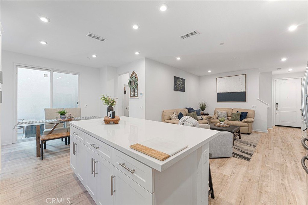 Fontana, California, 92336, United States, 3 Bedrooms Bedrooms, ,3 BathroomsBathrooms,Residential,For Sale,1928746