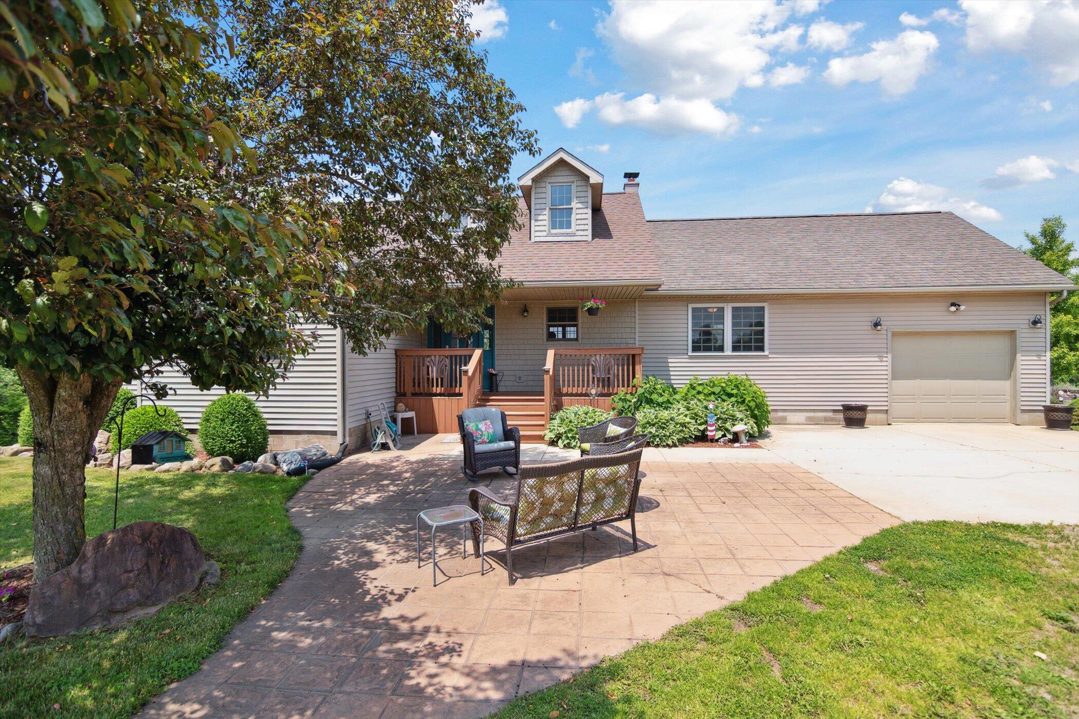 Hillsdale, Michigan, 49242, United States, 6 Bedrooms Bedrooms, ,4 BathroomsBathrooms,Residential,For Sale,1974672