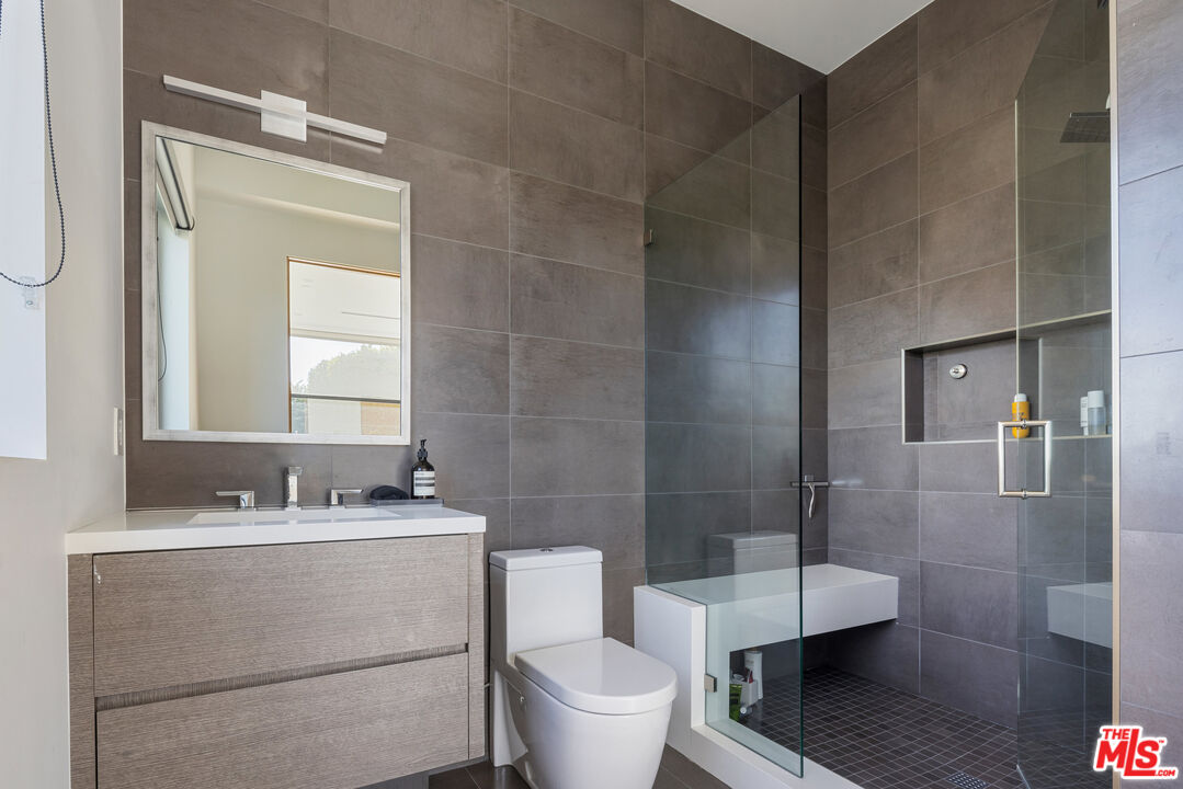 Los Angeles, California, 90049, United States, 4 Bedrooms Bedrooms, ,5 BathroomsBathrooms,Residential,For Sale,1862276