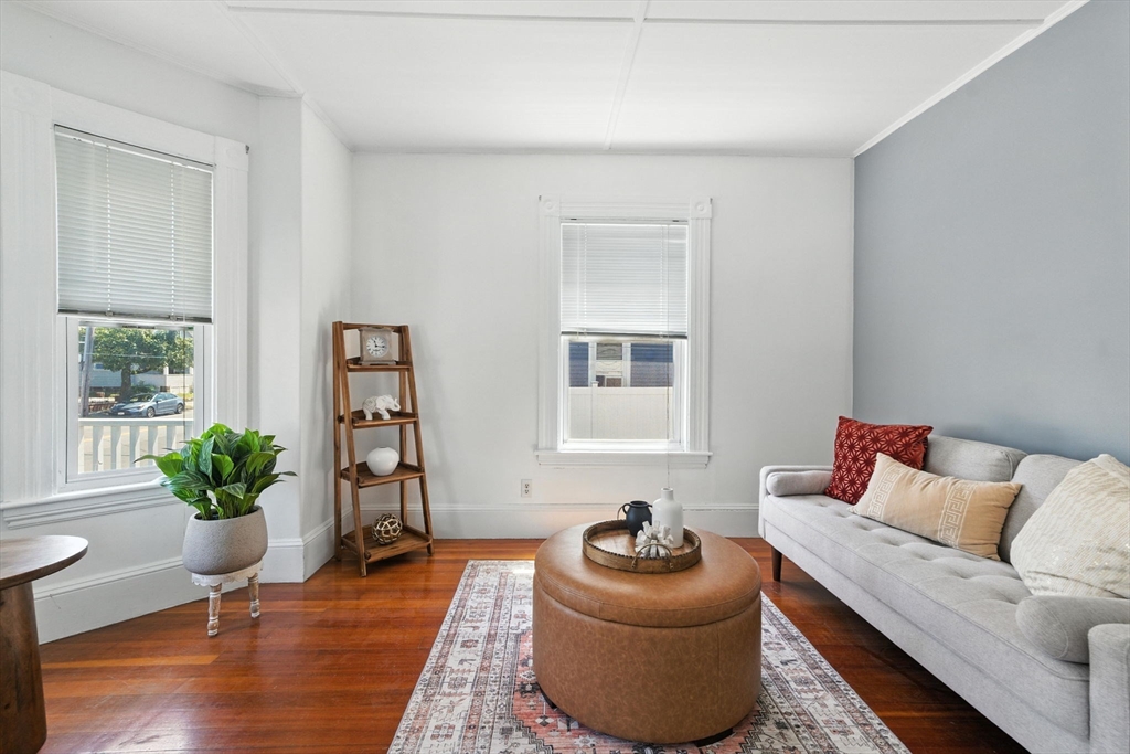 Lynn, Massachusetts, 01902, United States, 5 Bedrooms Bedrooms, ,3 BathroomsBathrooms,Residential,For Sale,1937359
