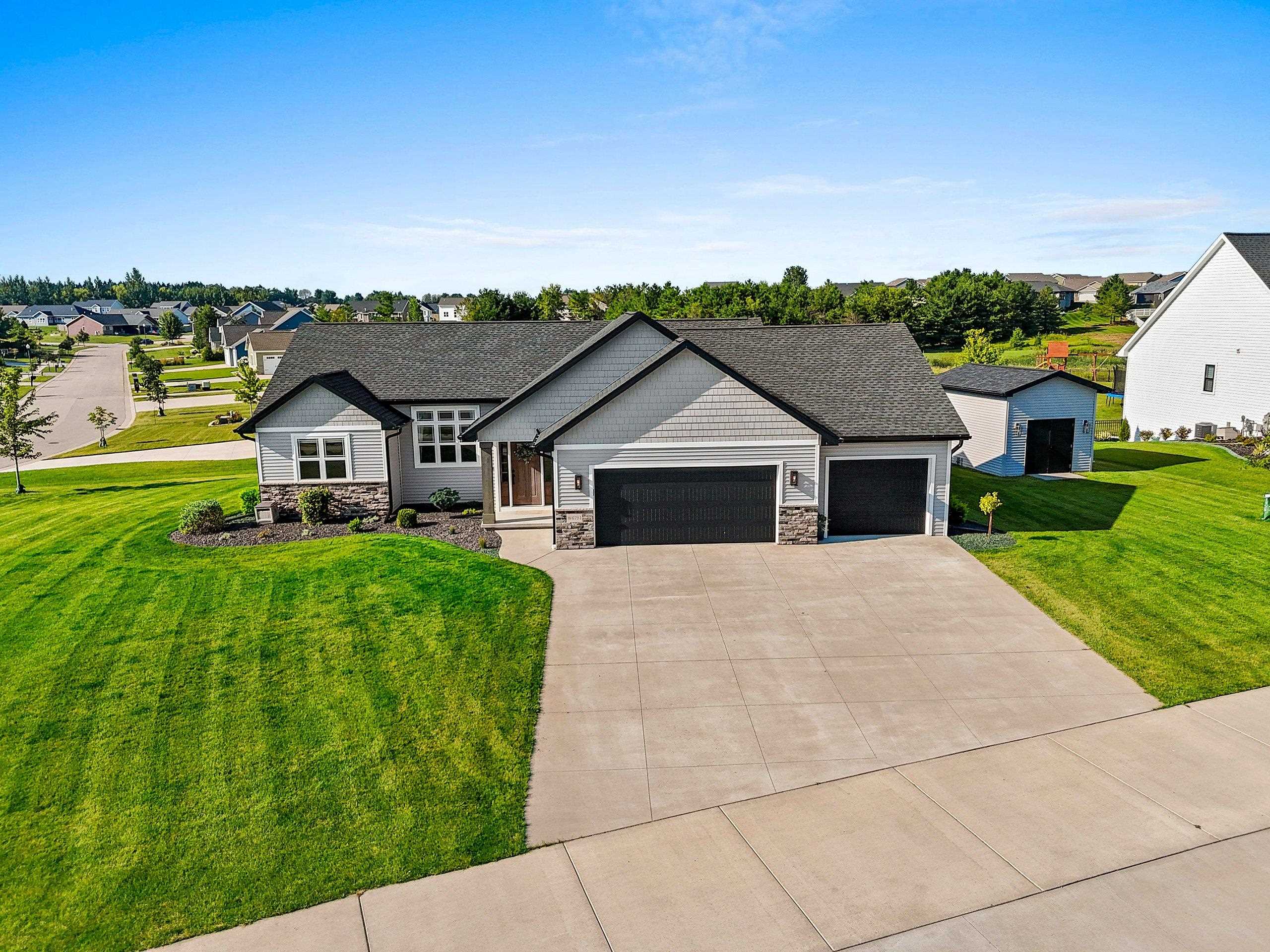 GREENVILLE, Wisconsin, 54942, United States, 4 Bedrooms Bedrooms, ,4 BathroomsBathrooms,Residential,For Sale,1926261