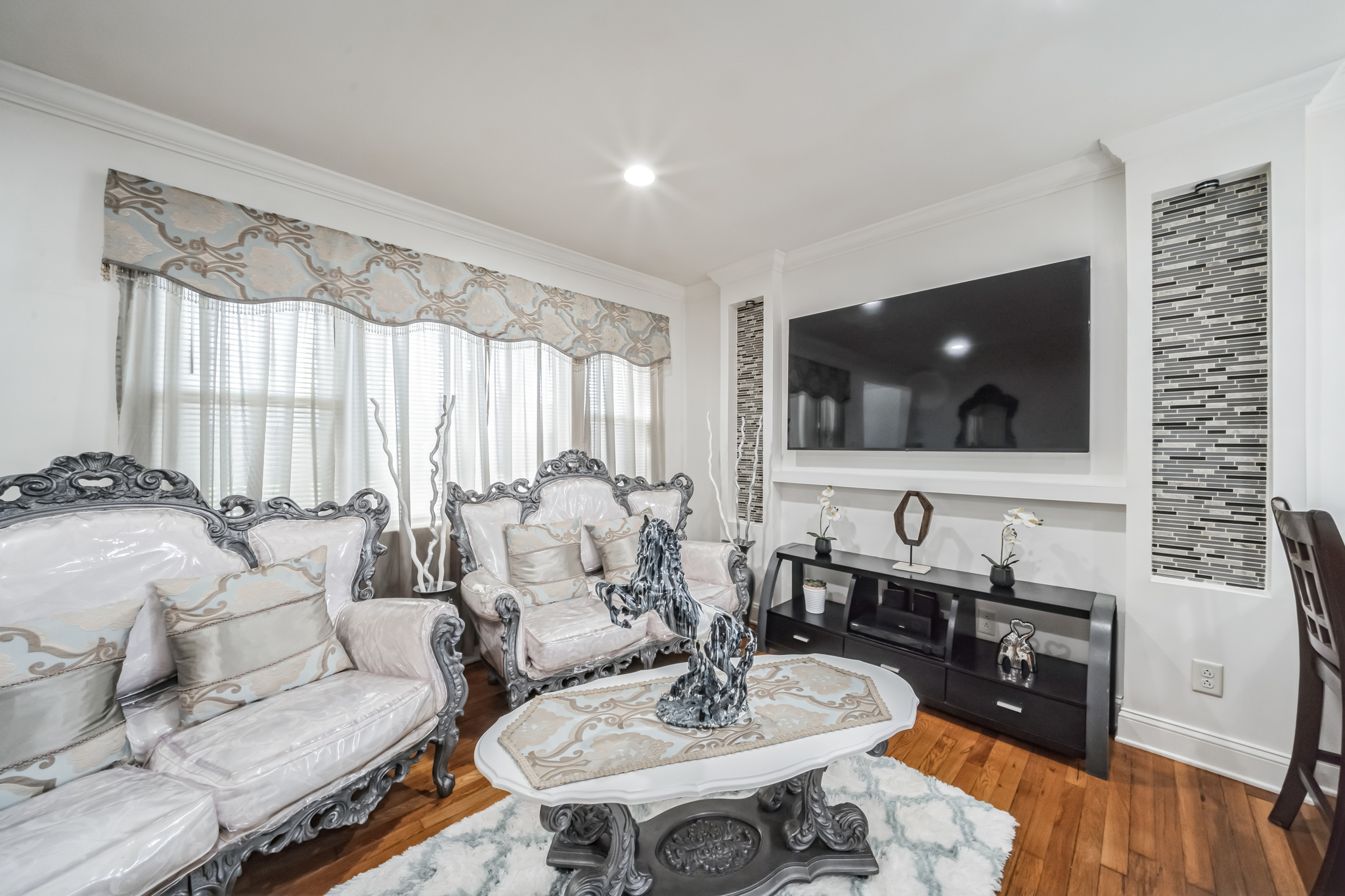 Elmwood Park, New Jersey, 07407, United States, 3 Bedrooms Bedrooms, ,2 BathroomsBathrooms,Residential,For Sale,1982757