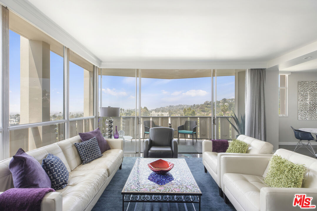 Los Angeles, California, 90027, United States, 1 Bedroom Bedrooms, ,1 BathroomBathrooms,Residential,For Sale,1913700