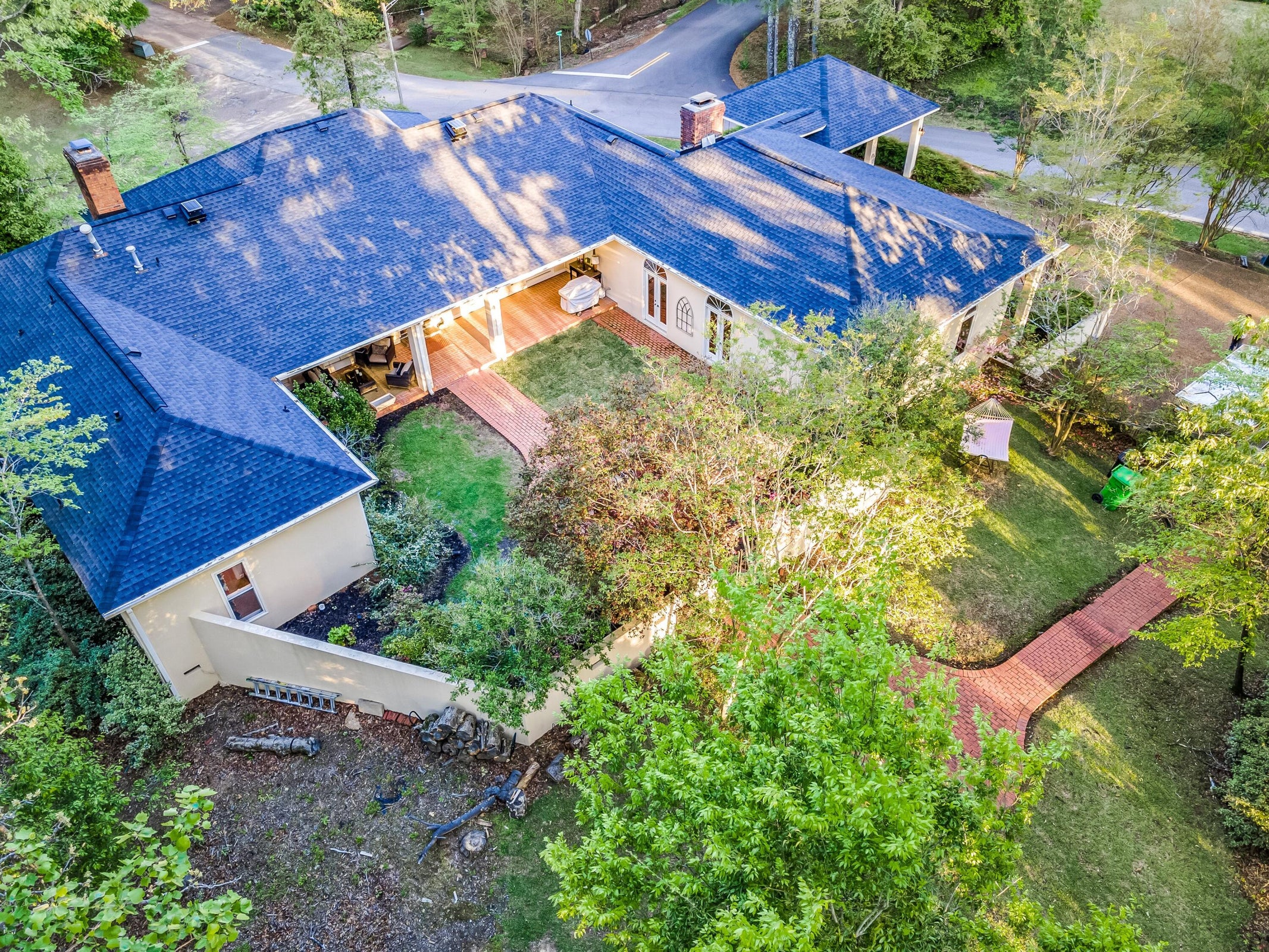 Columbus, Mississippi, 39705, United States, 4 Bedrooms Bedrooms, ,4 BathroomsBathrooms,Residential,For Sale,1976327