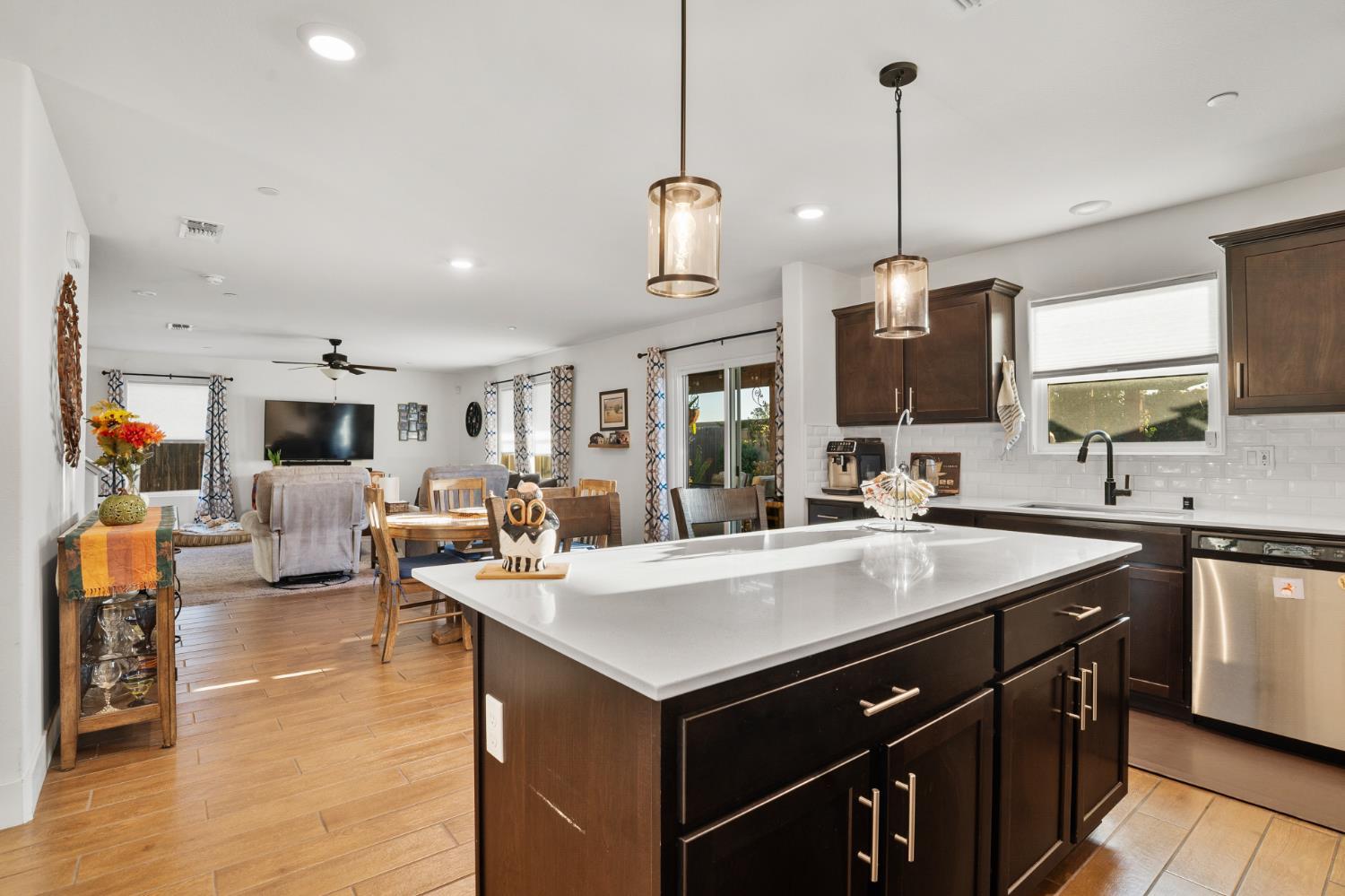 Atwater, California, 95301, United States, 5 Bedrooms Bedrooms, ,4 BathroomsBathrooms,Residential,For Sale,1983820