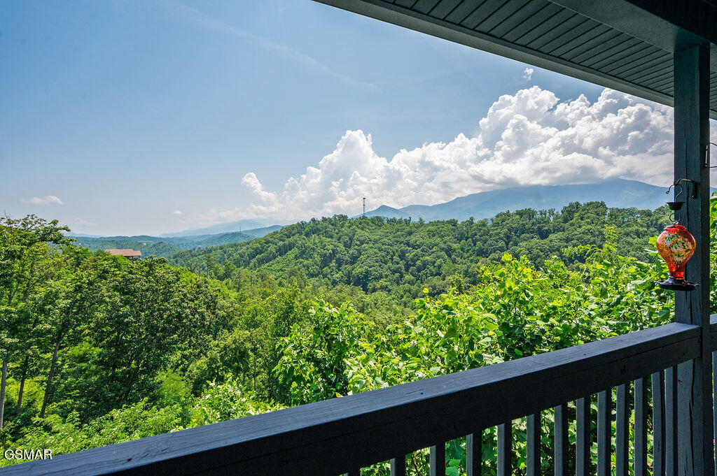 Gatlinburg, Tennessee, 37738, United States, 2 Bedrooms Bedrooms, ,2 BathroomsBathrooms,Residential,For Sale,1924446