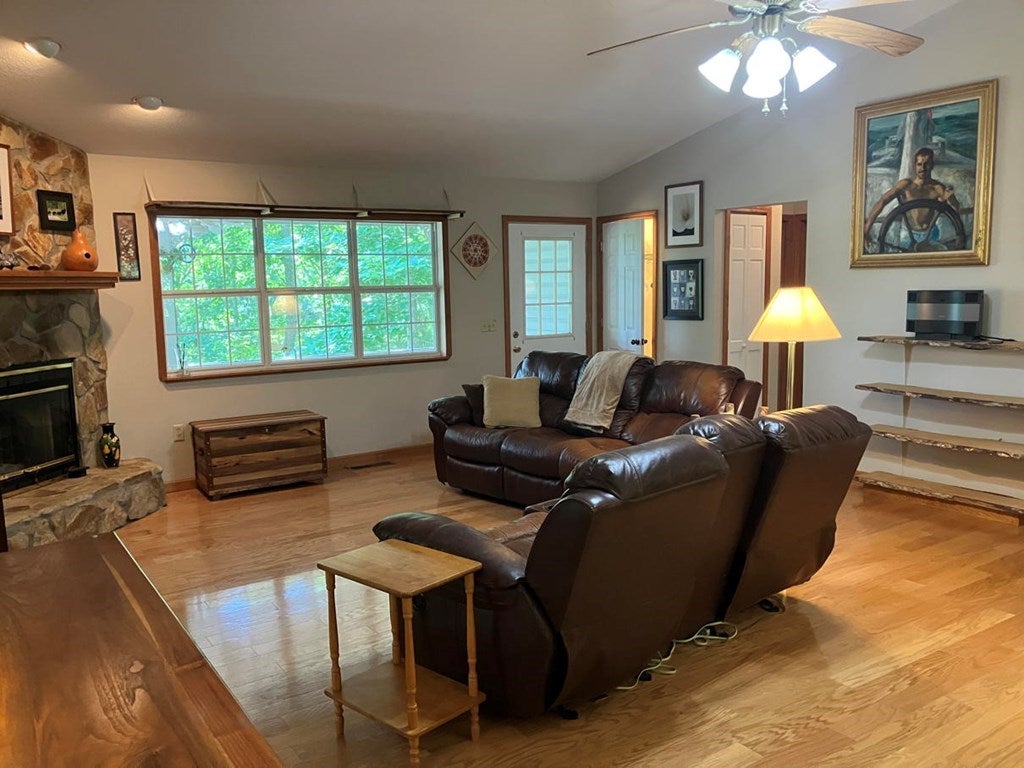 Young Harris, Georgia, 30582, United States, 3 Bedrooms Bedrooms, ,3 BathroomsBathrooms,Residential,For Sale,1847113