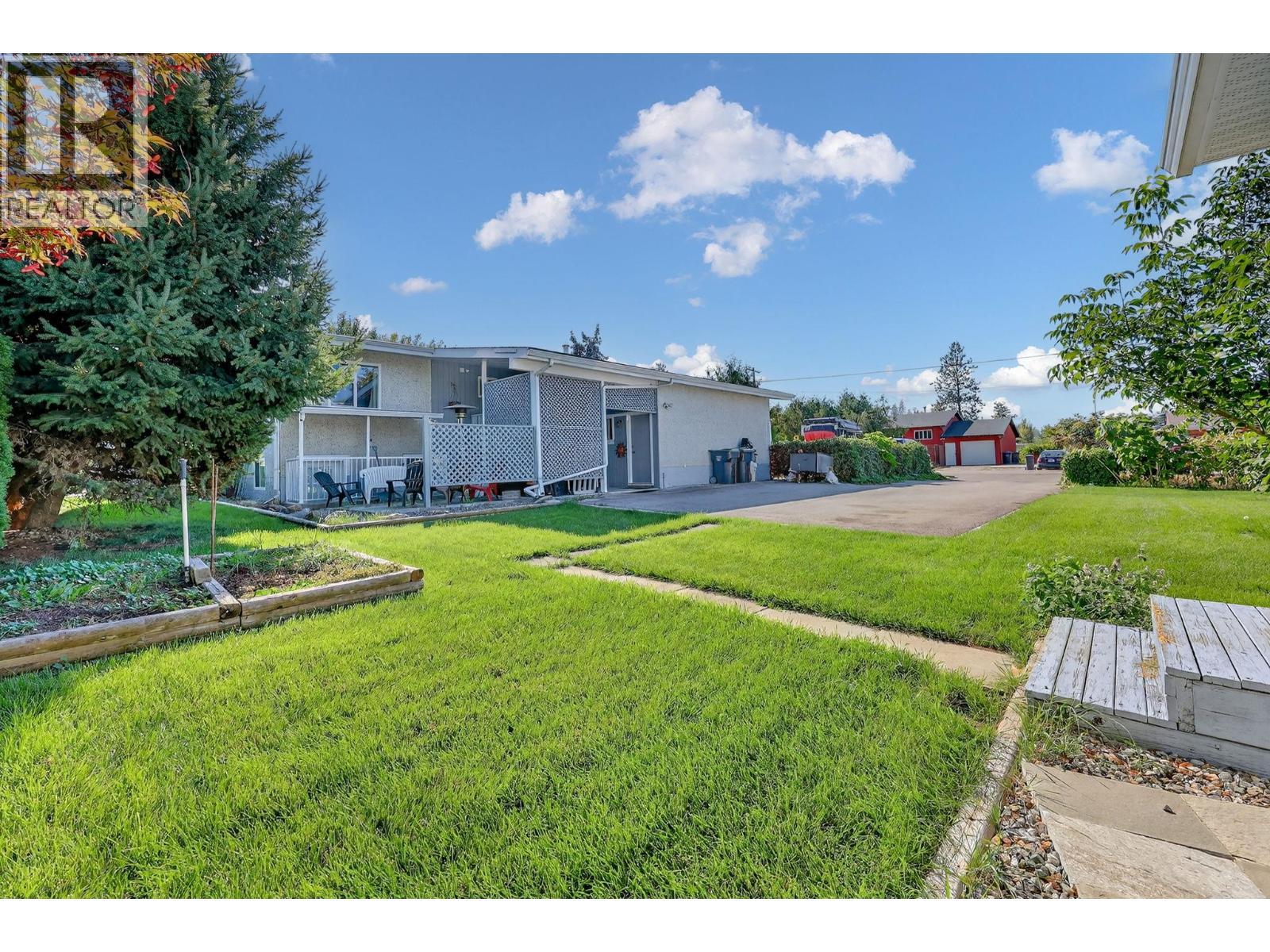 KELOWNA, British Columbia, V1X 1C4, CA, 5 Bedrooms Bedrooms, ,3 BathroomsBathrooms,Residential,For Sale,1948235