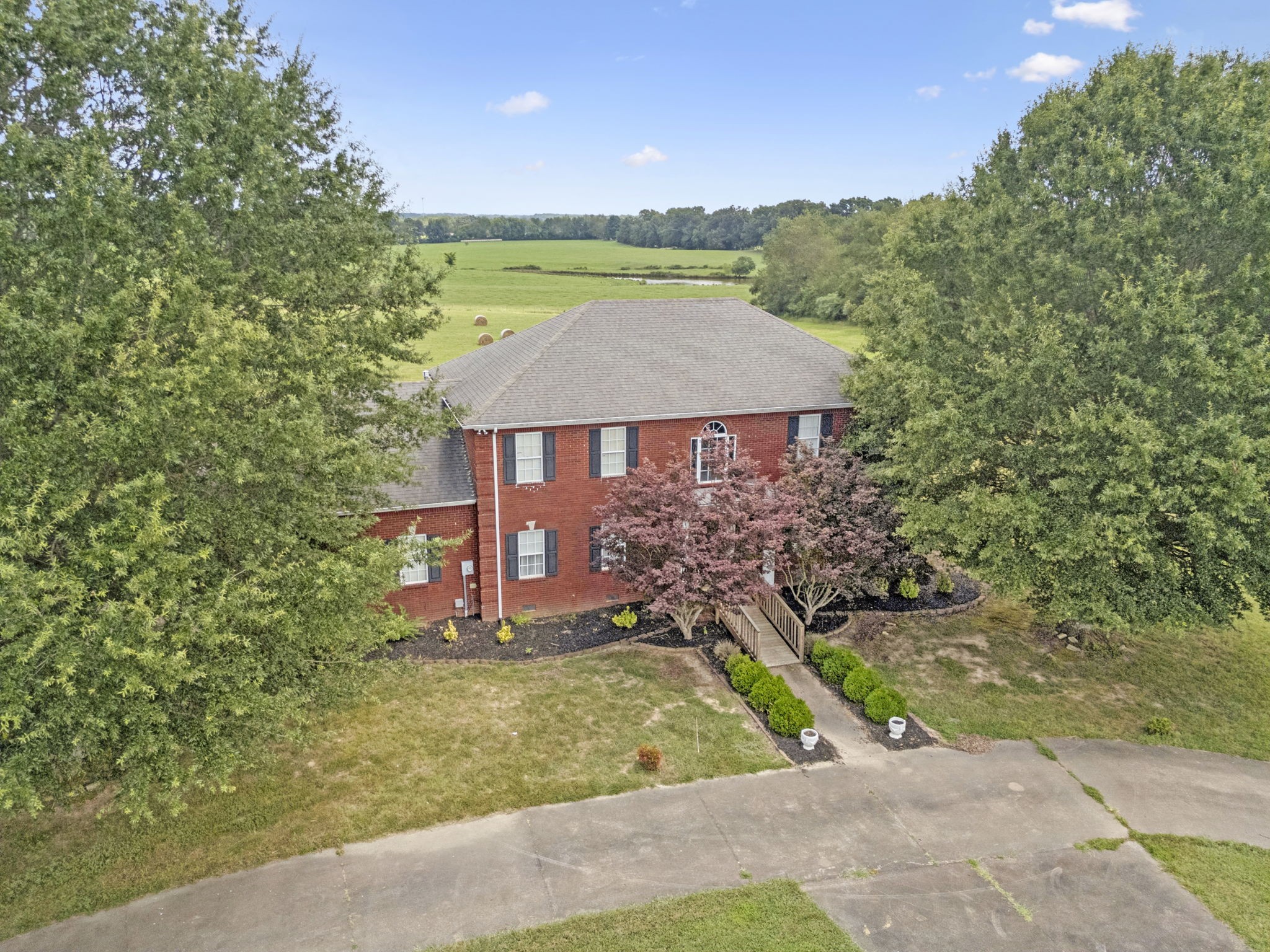 Lawrenceburg, Tennessee, 38464, United States, 5 Bedrooms Bedrooms, ,4 BathroomsBathrooms,Residential,For Sale,1918040