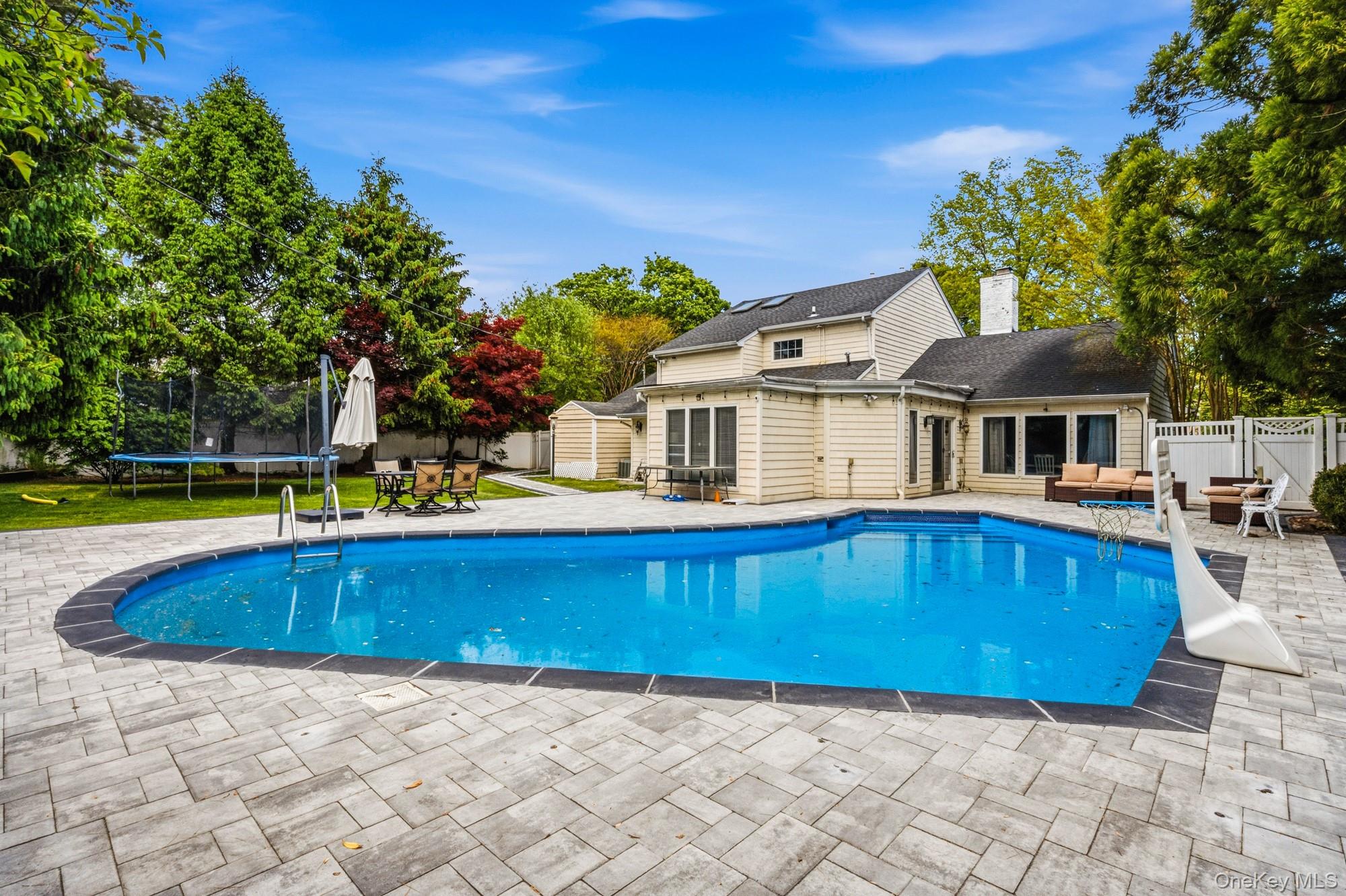  18 Sherwood Lane, Roslyn Heights, NY, 11577 - 物件實景