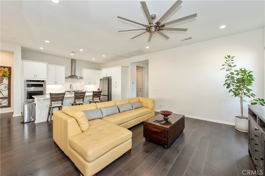 Corona, California, 92883, United States, 2 Bedrooms Bedrooms, ,2 BathroomsBathrooms,Residential,For Sale,1978295