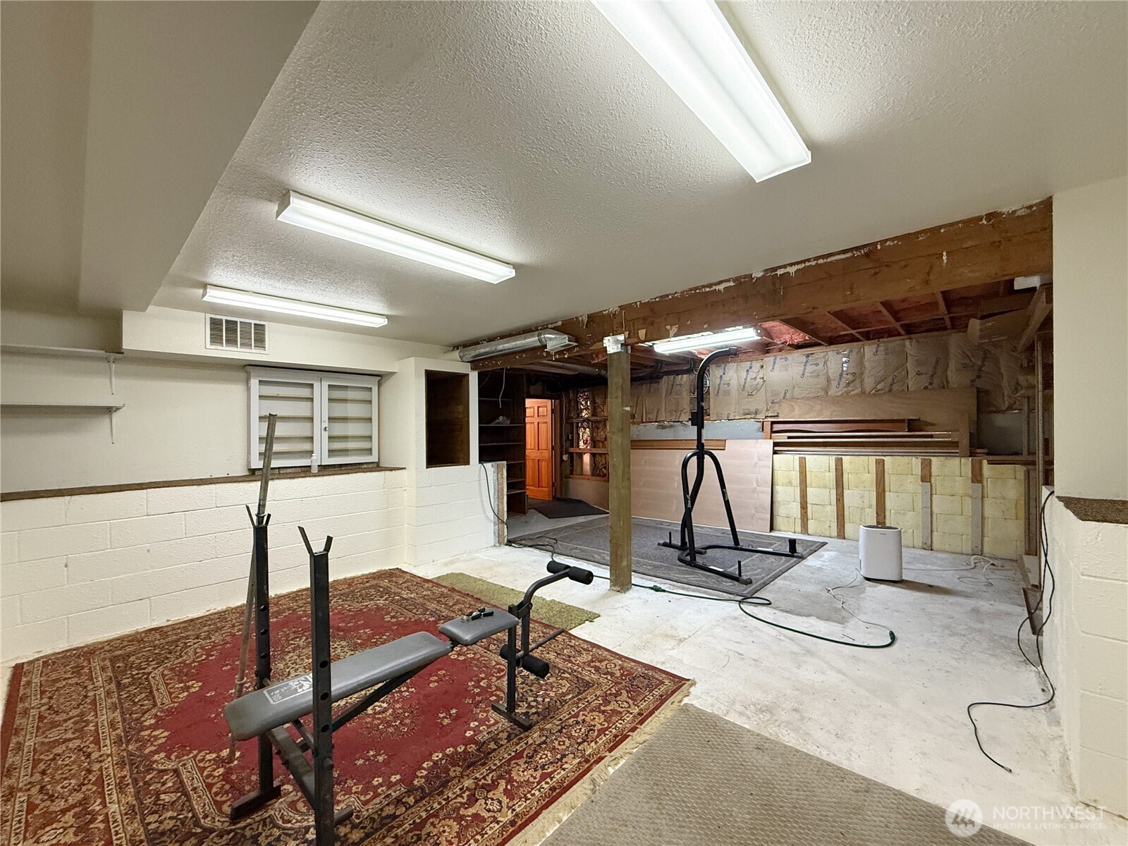 Edmonds, Washington, 98026, United States, 4 Bedrooms Bedrooms, ,2 BathroomsBathrooms,Residential,For Sale,1923504