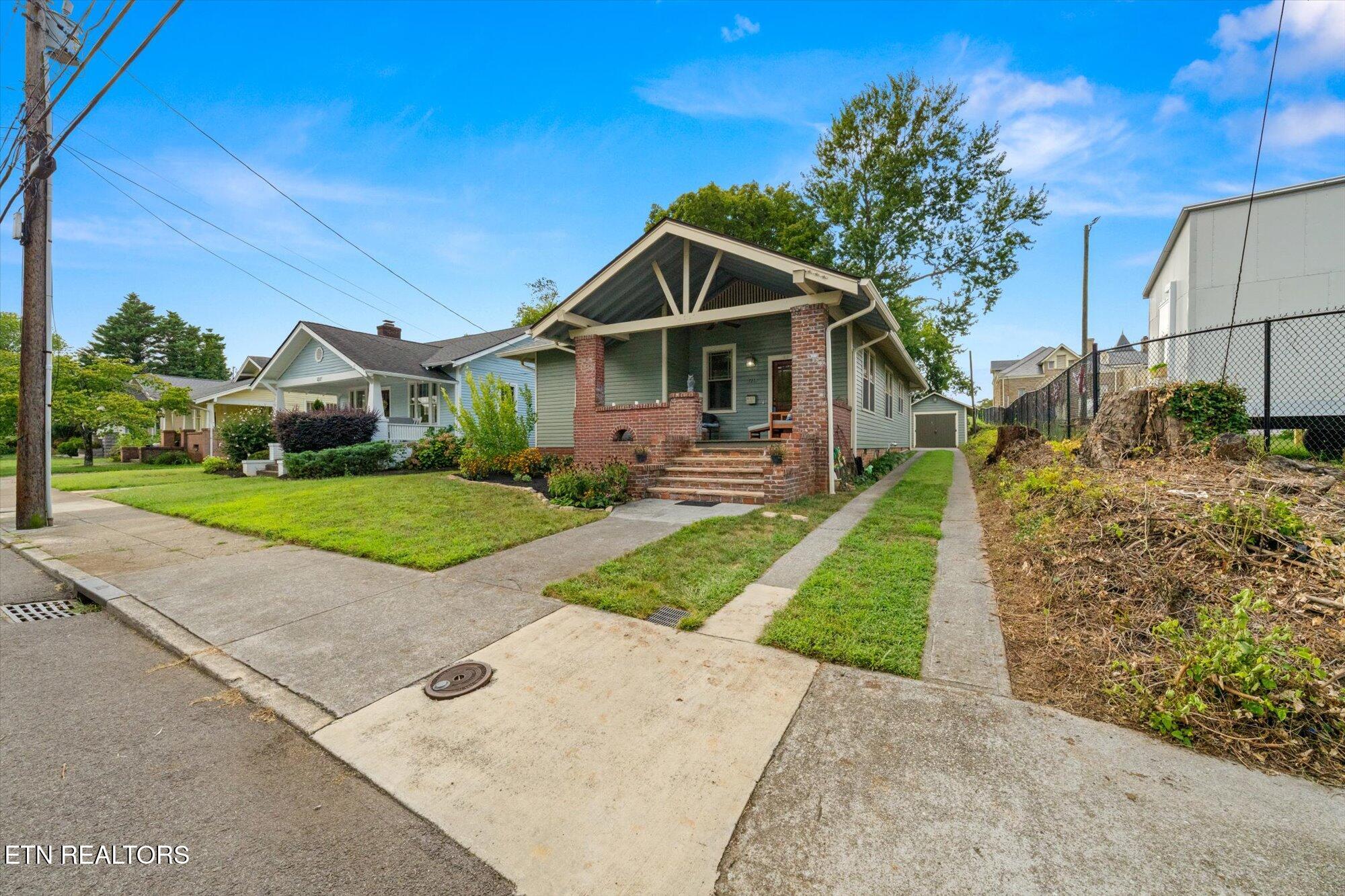 Knoxville, Tennessee, 37917, United States, 3 Bedrooms Bedrooms, ,2 BathroomsBathrooms,Residential,For Sale,1905773