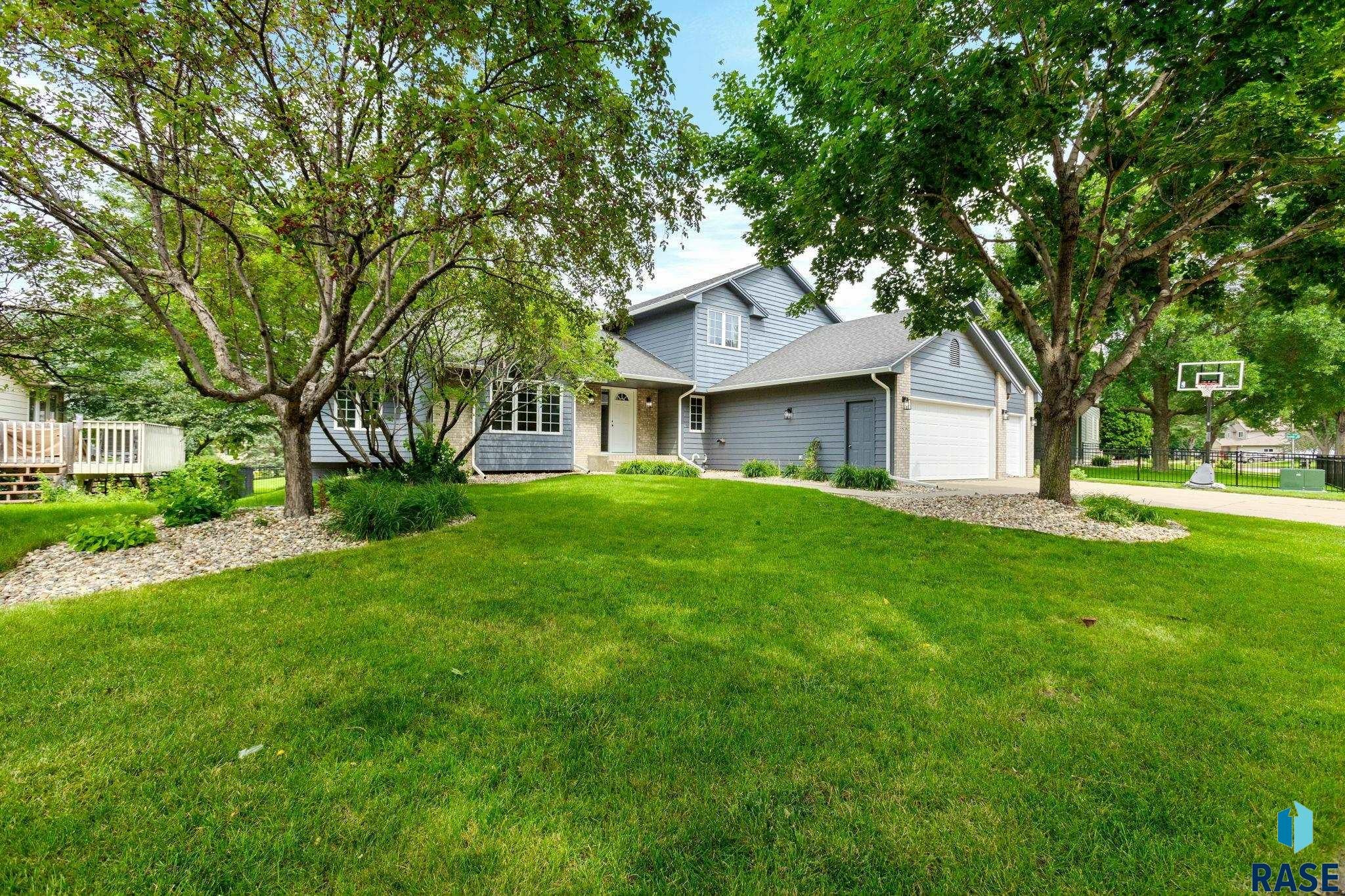 Sioux Falls, South Dakota, 57103, United States, 5 Bedrooms Bedrooms, ,2 BathroomsBathrooms,Residential,For Sale,1908912