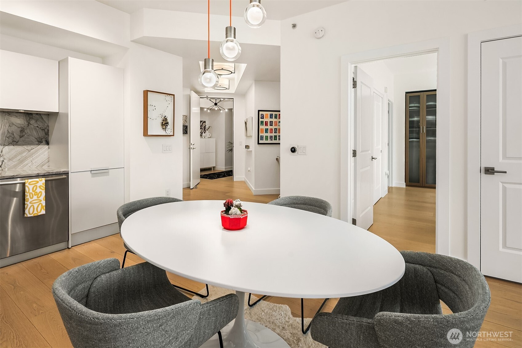 Seattle, Washington, 98101, United States, 1 Bedroom Bedrooms, ,2 BathroomsBathrooms,Residential,For Sale,1913500