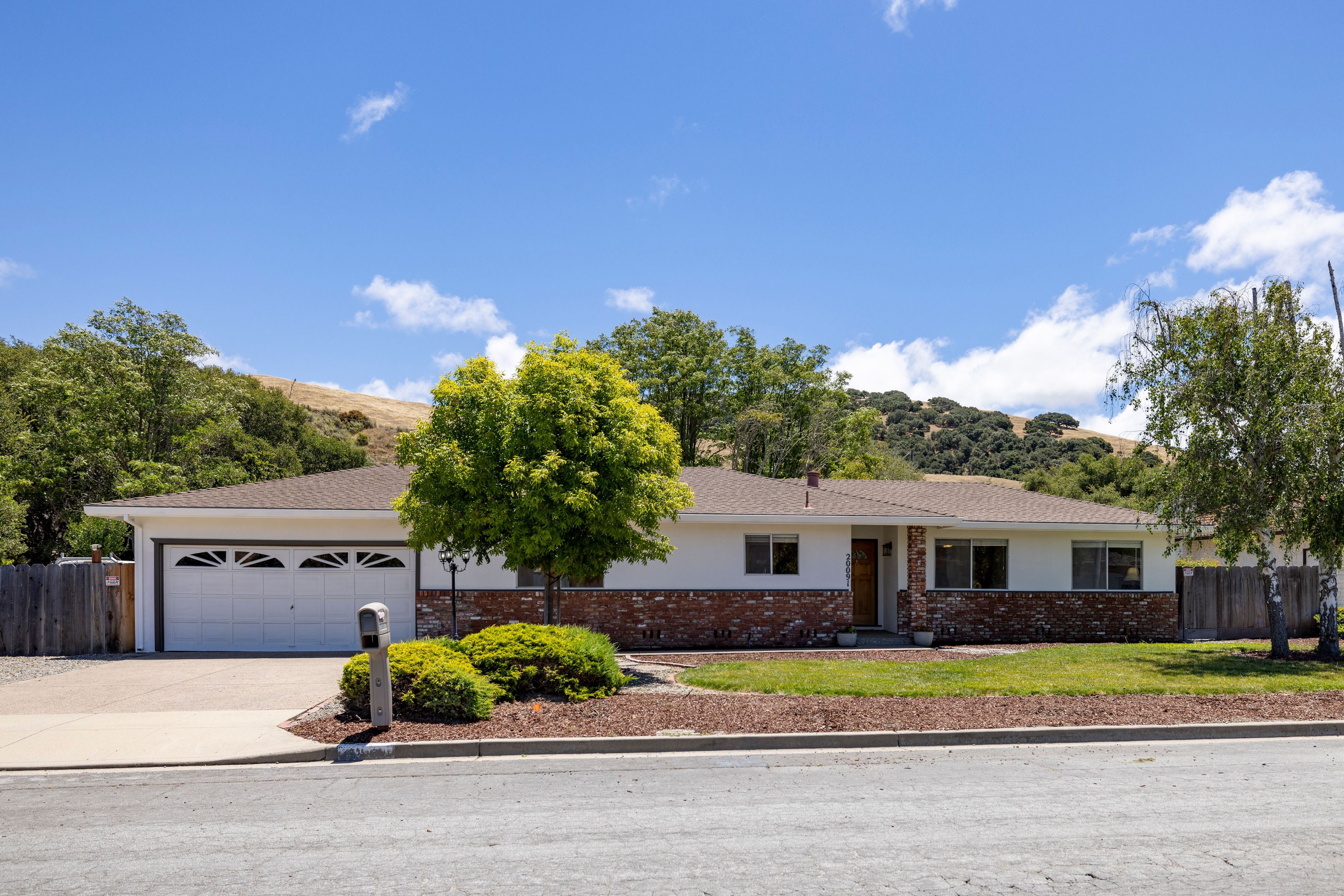  20091 Portola Drive - 物件實景