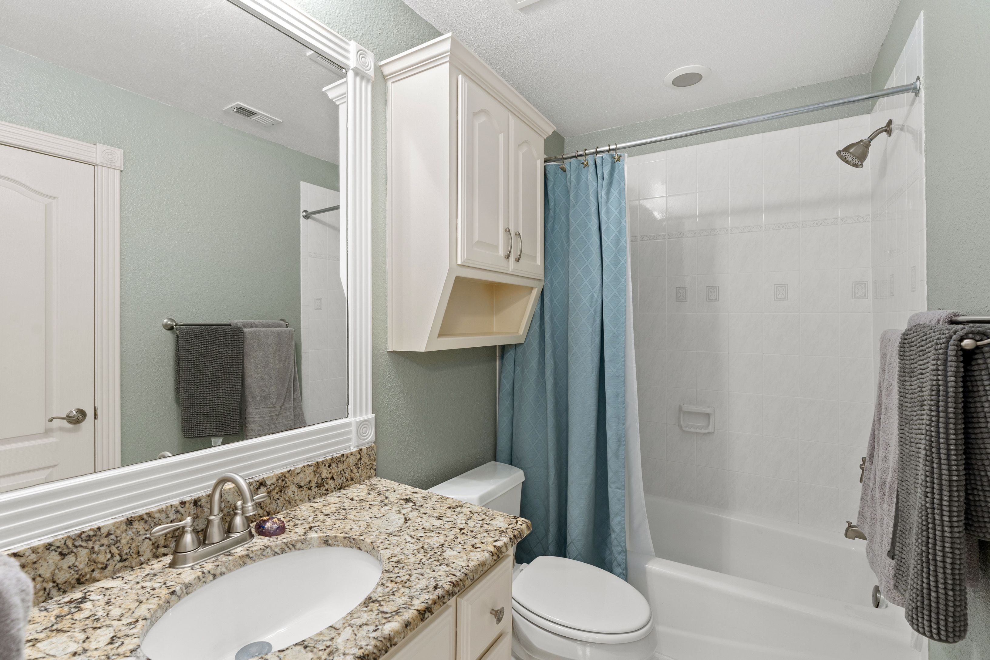  Spacious Estate with Poolside Views - 物件實景