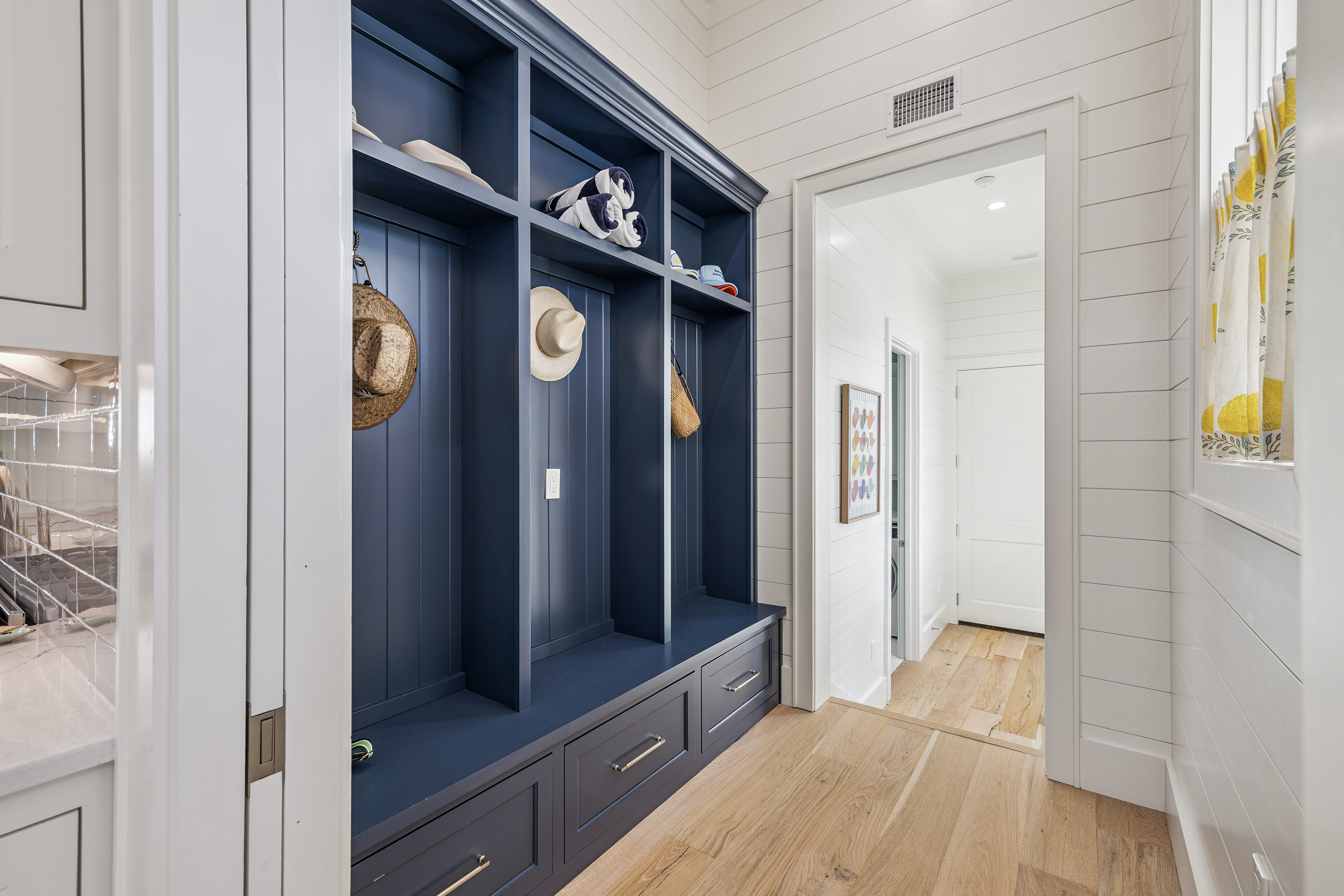  Refined Coastal Residence With Designer Interiors And Exceptional Craftsmanship - 物件實景