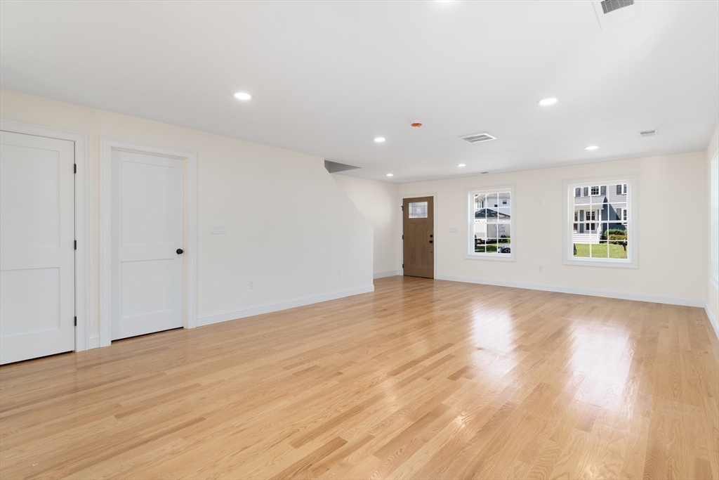 Attleboro, Massachusetts, 02703, United States, 3 Bedrooms Bedrooms, ,3 BathroomsBathrooms,Residential,For Sale,1908600