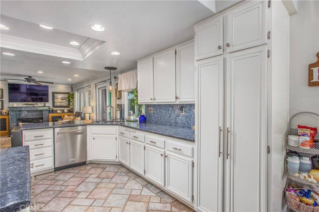 Riverside, California, 92503, United States, 4 Bedrooms Bedrooms, ,3 BathroomsBathrooms,Residential,For Sale,1981600