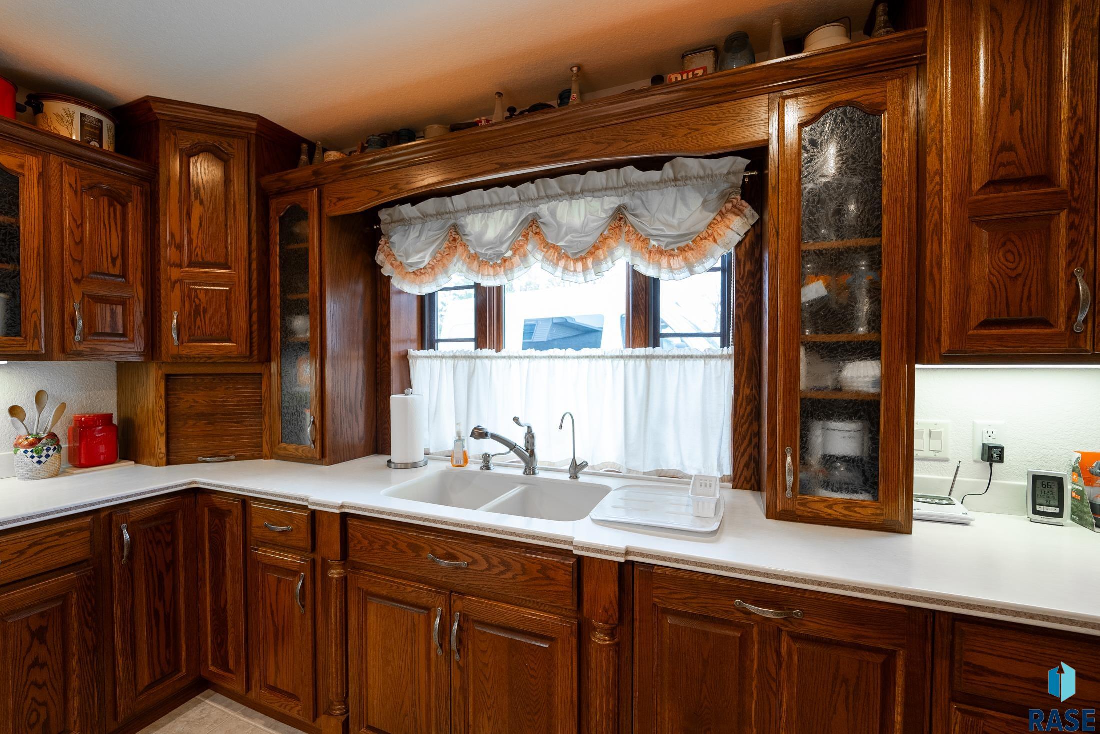 Yankton, South Dakota, 57078, United States, 6 Bedrooms Bedrooms, ,4 BathroomsBathrooms,Residential,For Sale,1975294