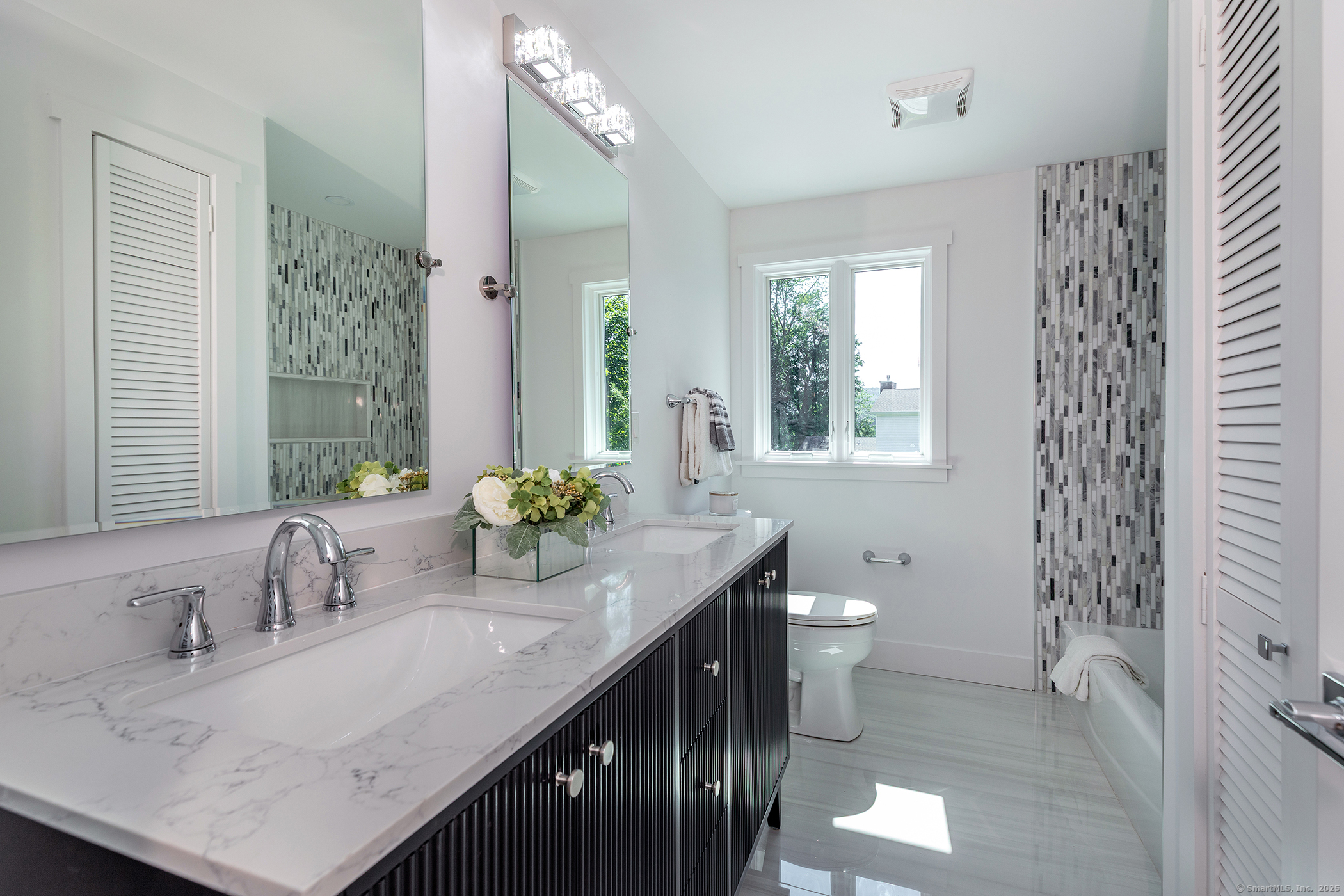 Brookfield, Connecticut, 06804, United States, 3 Bedrooms Bedrooms, ,2 BathroomsBathrooms,Residential,For Sale,1911070