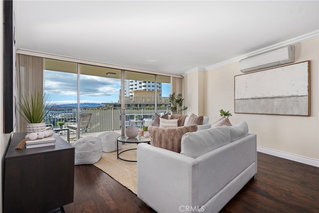 Long Beach, California, 90802, United States, 3 Bedrooms Bedrooms, ,2 BathroomsBathrooms,Residential,For Sale,1989203