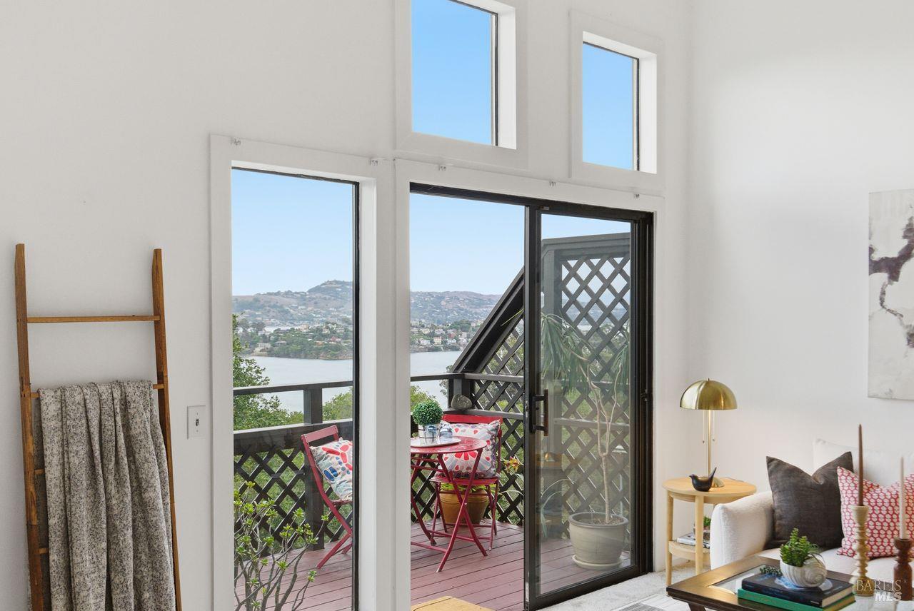 Sausalito, California, 94965, United States, 3 Bedrooms Bedrooms, ,3 BathroomsBathrooms,Residential,For Sale,1990897