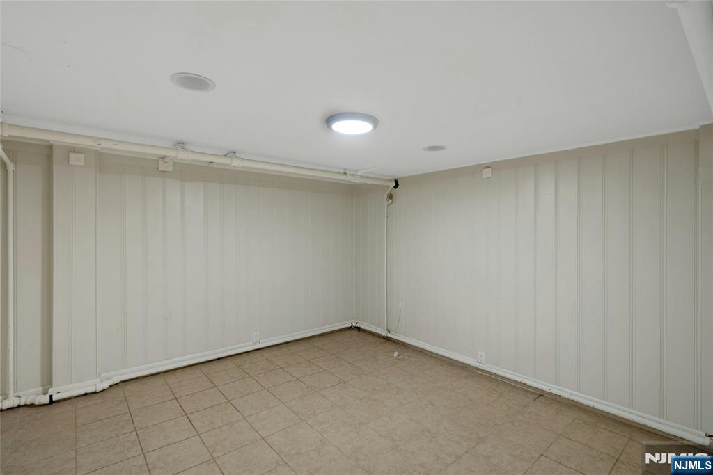 Ridgefield, New Jersey, 07657, United States, 4 Bedrooms Bedrooms, ,3 BathroomsBathrooms,Residential,For Sale,1991908