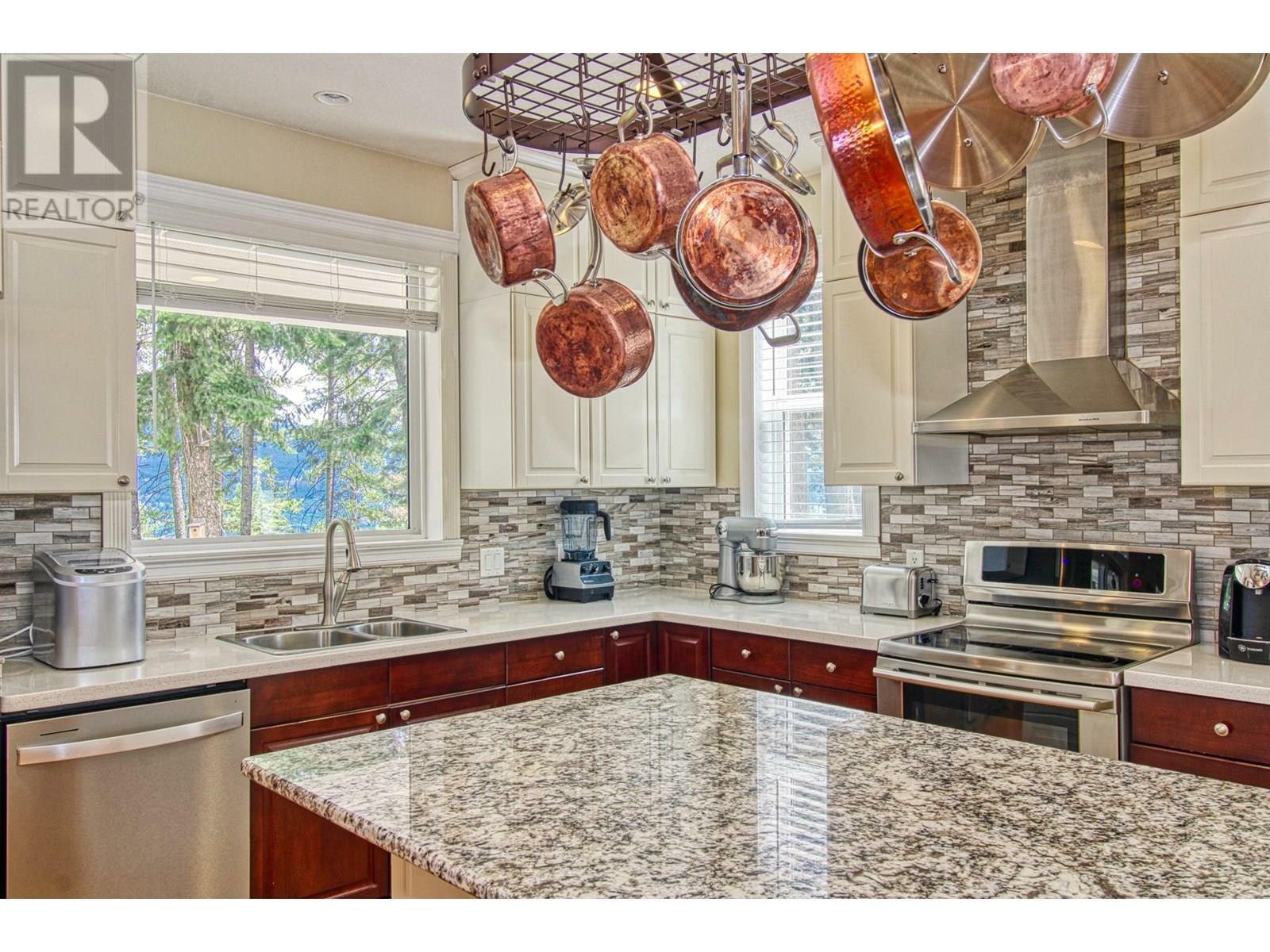 KELOWNA, British Columbia, V1Z 3W4, CA, 5 Bedrooms Bedrooms, ,3 BathroomsBathrooms,Residential,For Sale,1876914