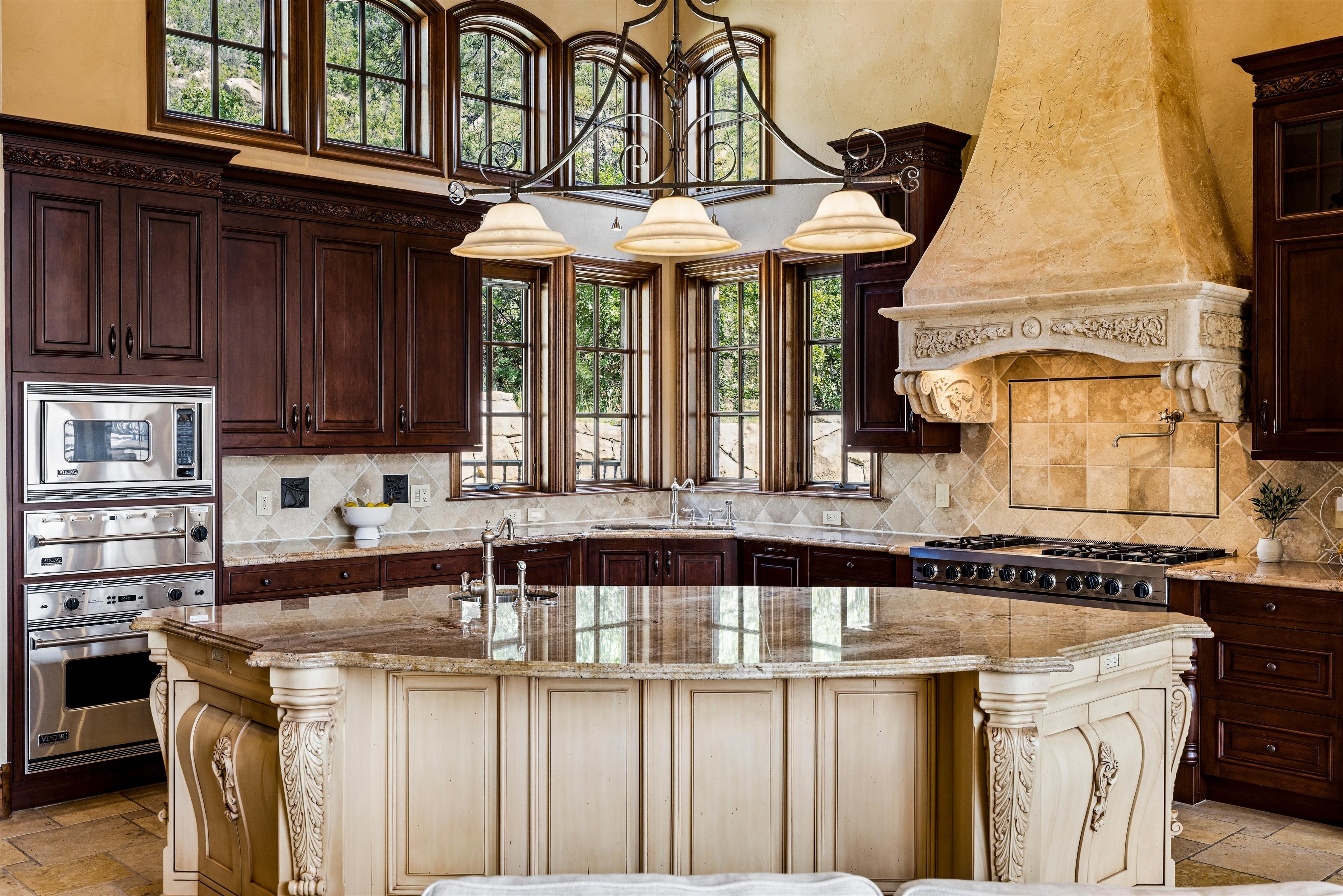  Award-Winning Tuscan-Inspired Estate - 物件實景