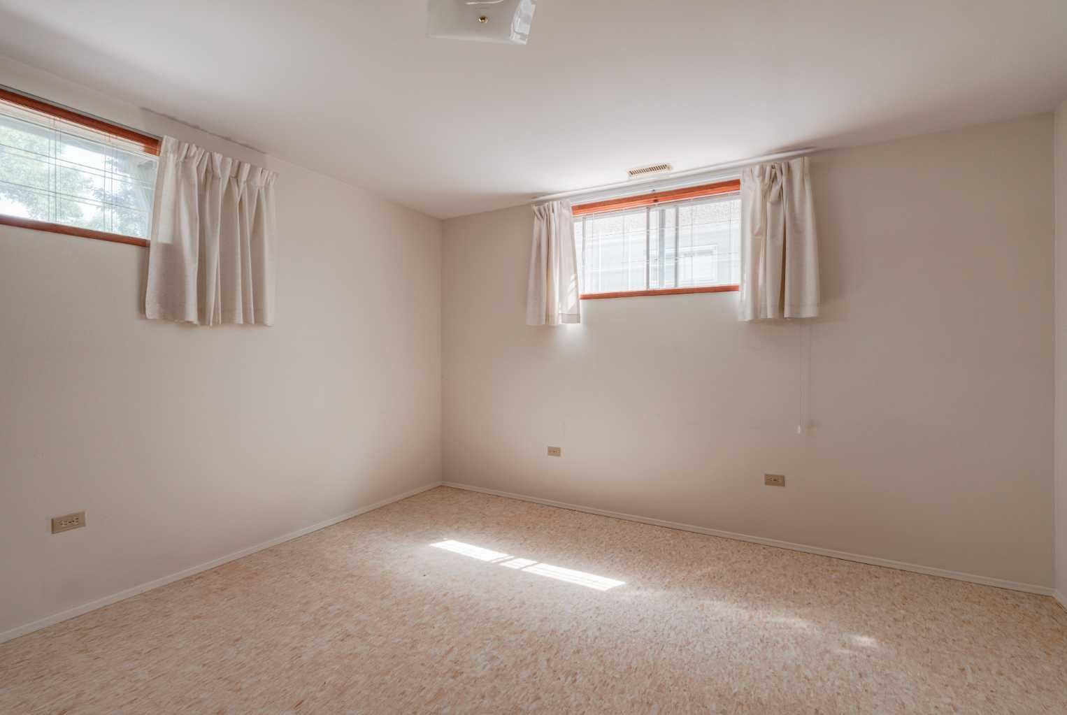 CALGARY, Alberta, T3E 2S7, CA, 3 Bedrooms Bedrooms, ,2 BathroomsBathrooms,Residential,For Sale,1896570