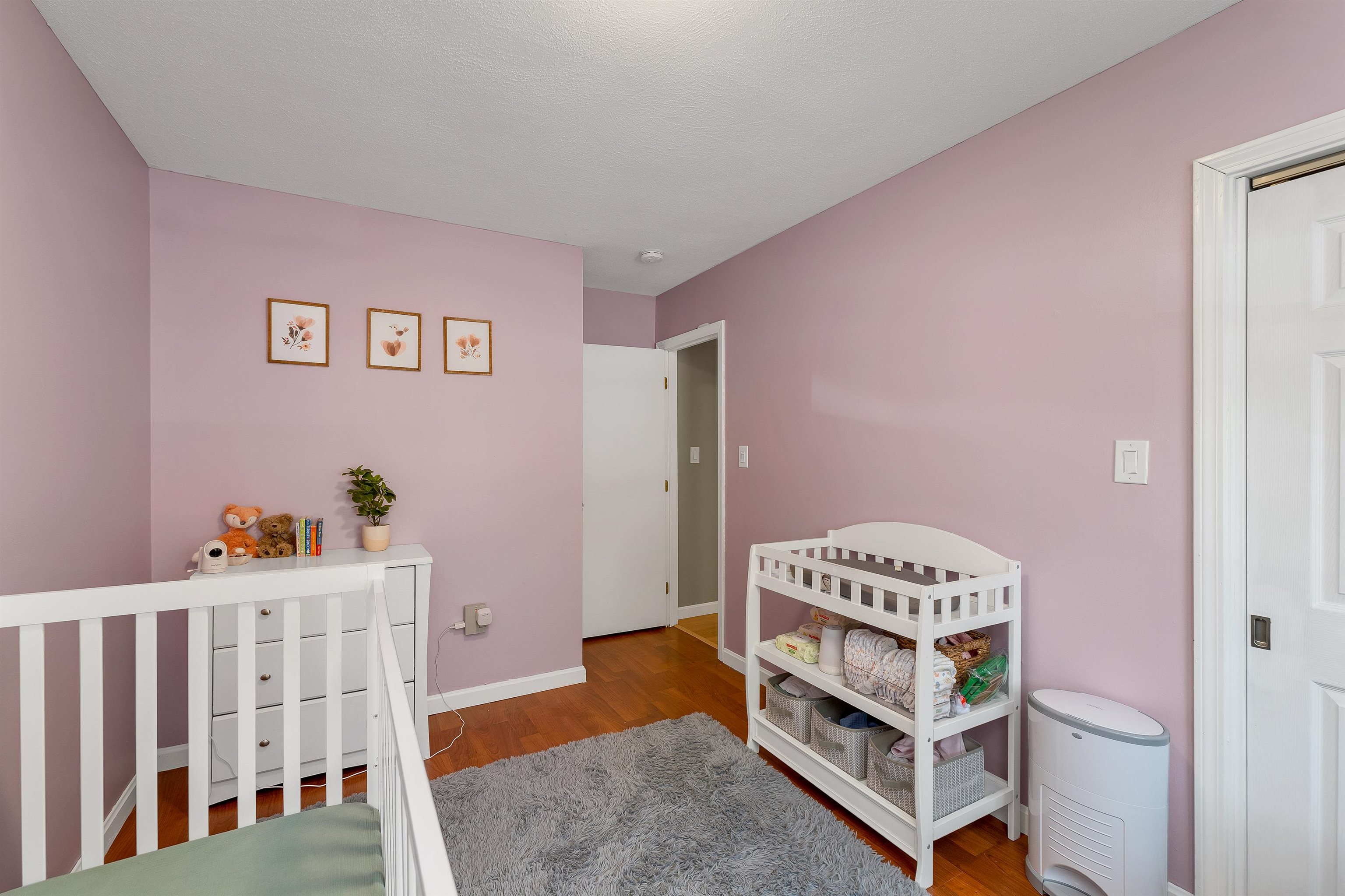 Hooksett, New Hampshire, 03106, United States, 3 Bedrooms Bedrooms, ,2 BathroomsBathrooms,Residential,For Sale,1992104