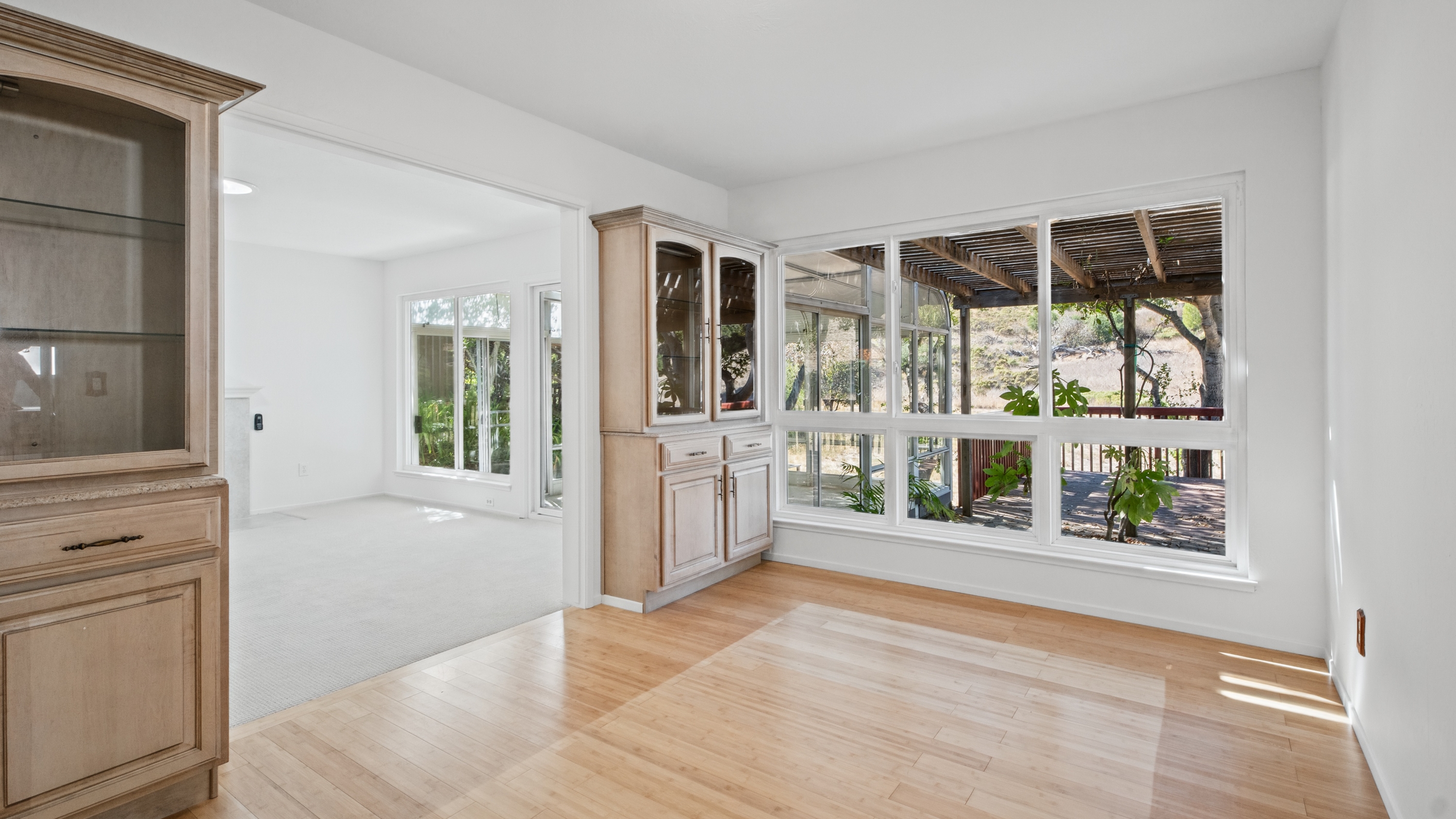  Spacious Mont Marin Contemporary with Open Space Views - 物件實景