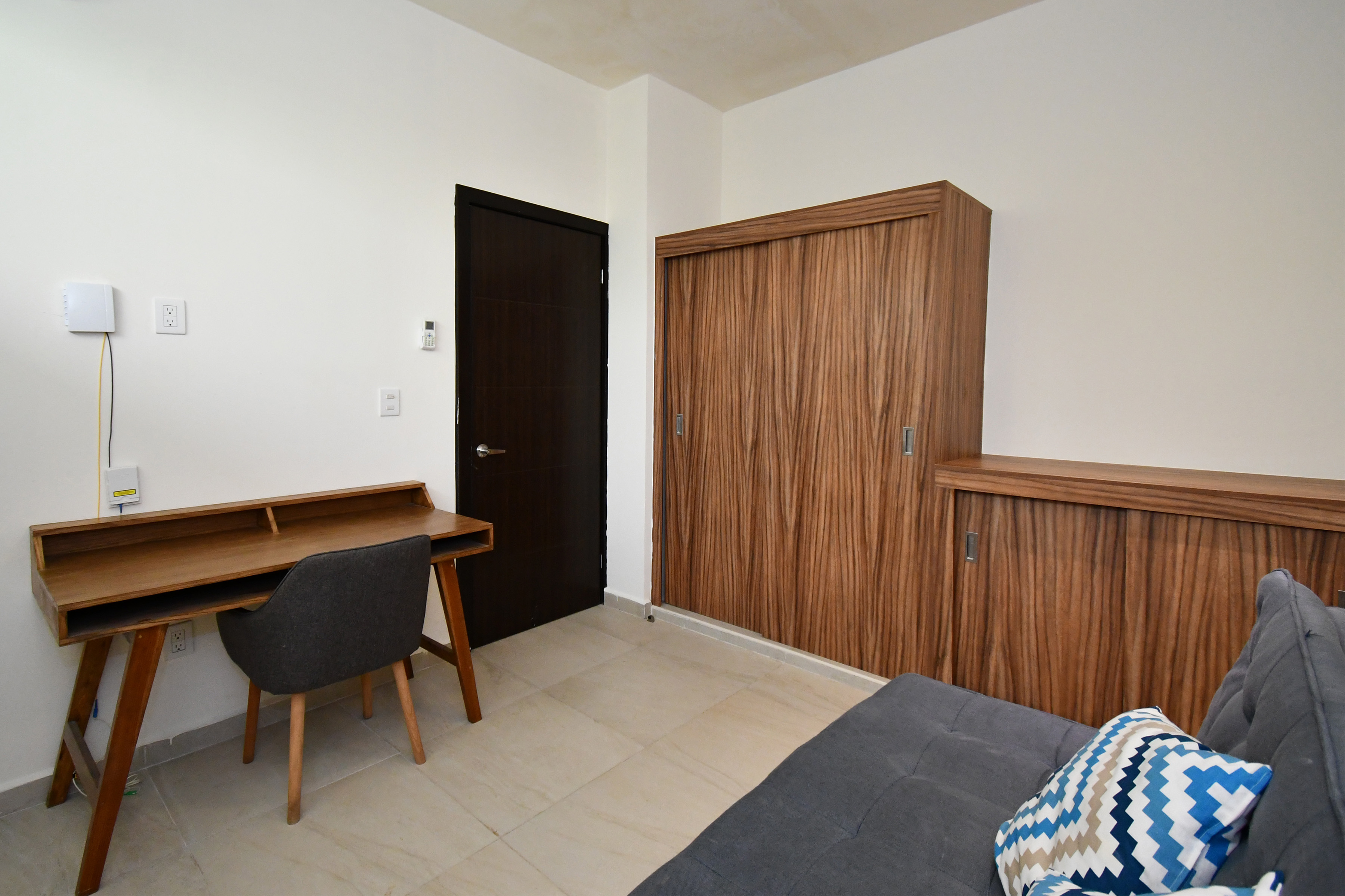  Comfort and Convenience in an Expansive Three-Bedroom Residence - 物件實景