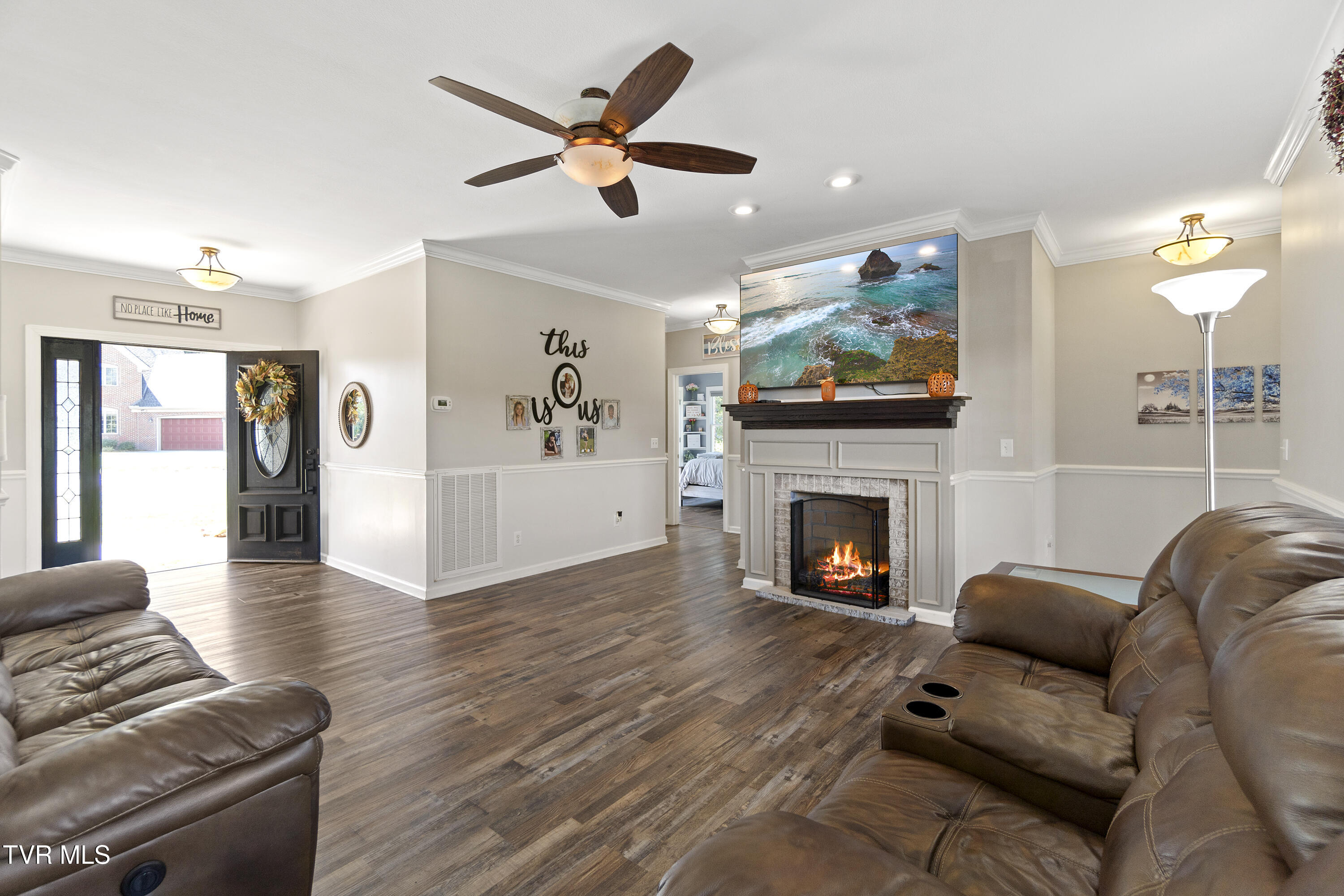 Greeneville, Tennessee, 37743, United States, 4 Bedrooms Bedrooms, ,3 BathroomsBathrooms,Residential,For Sale,1997780