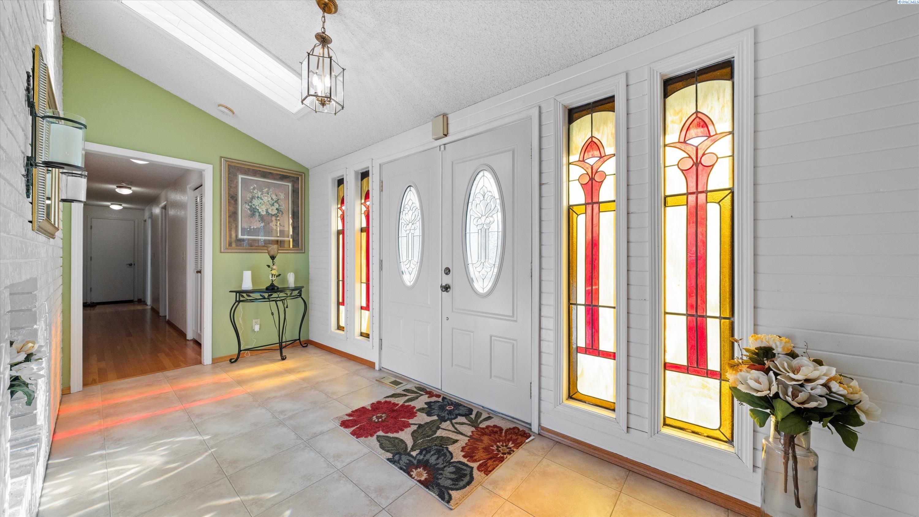 Richland, Washington, 99352, United States, 5 Bedrooms Bedrooms, ,1 BathroomBathrooms,Residential,For Sale,1991452