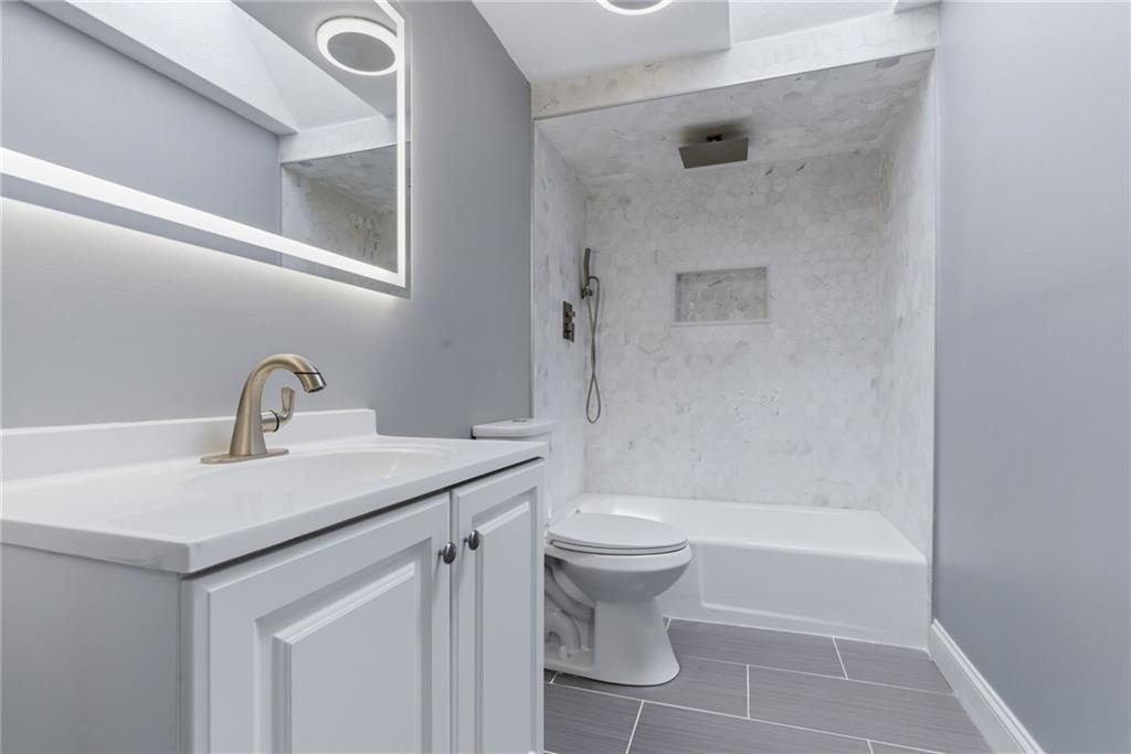Warwick, Rhode Island, 02889, United States, 5 Bedrooms Bedrooms, ,3 BathroomsBathrooms,Residential,For Sale,2048258