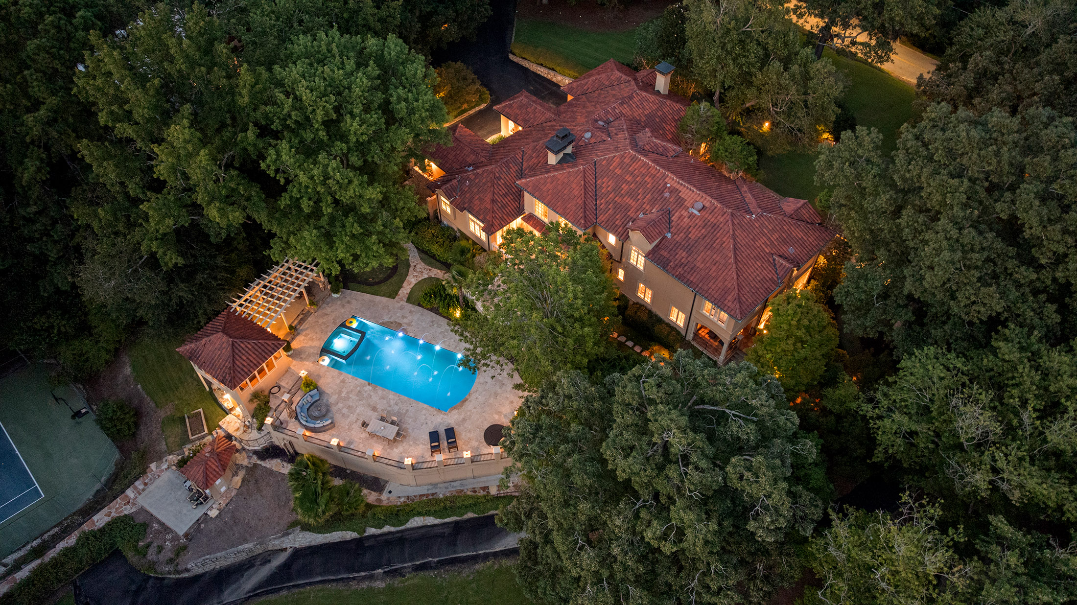  Remarkable Spanish-style Estate on 3.8+/- Private Acres - 物件實景