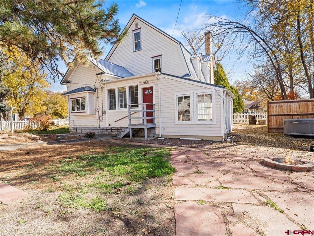 Montrose, Colorado, 81401, United States, 5 Bedrooms Bedrooms, ,1 BathroomBathrooms,Residential,For Sale,1994481