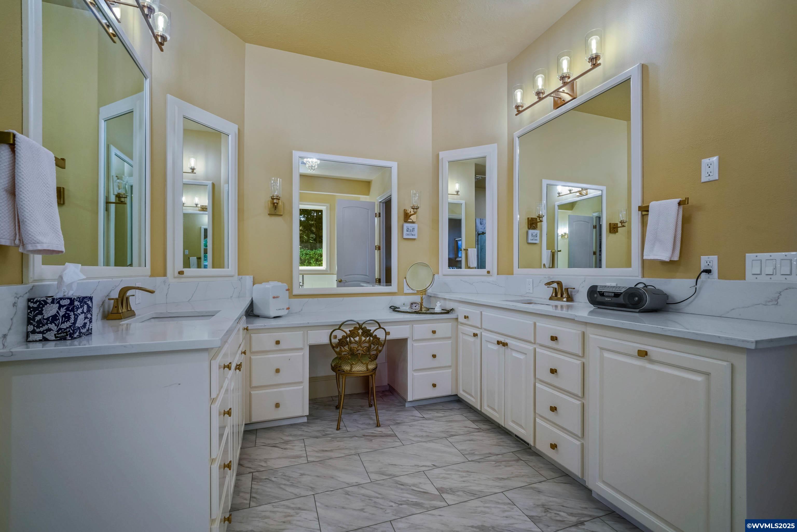 Turner, Oregon, 97392, United States, 4 Bedrooms Bedrooms, ,4 BathroomsBathrooms,Residential,For Sale,1848643