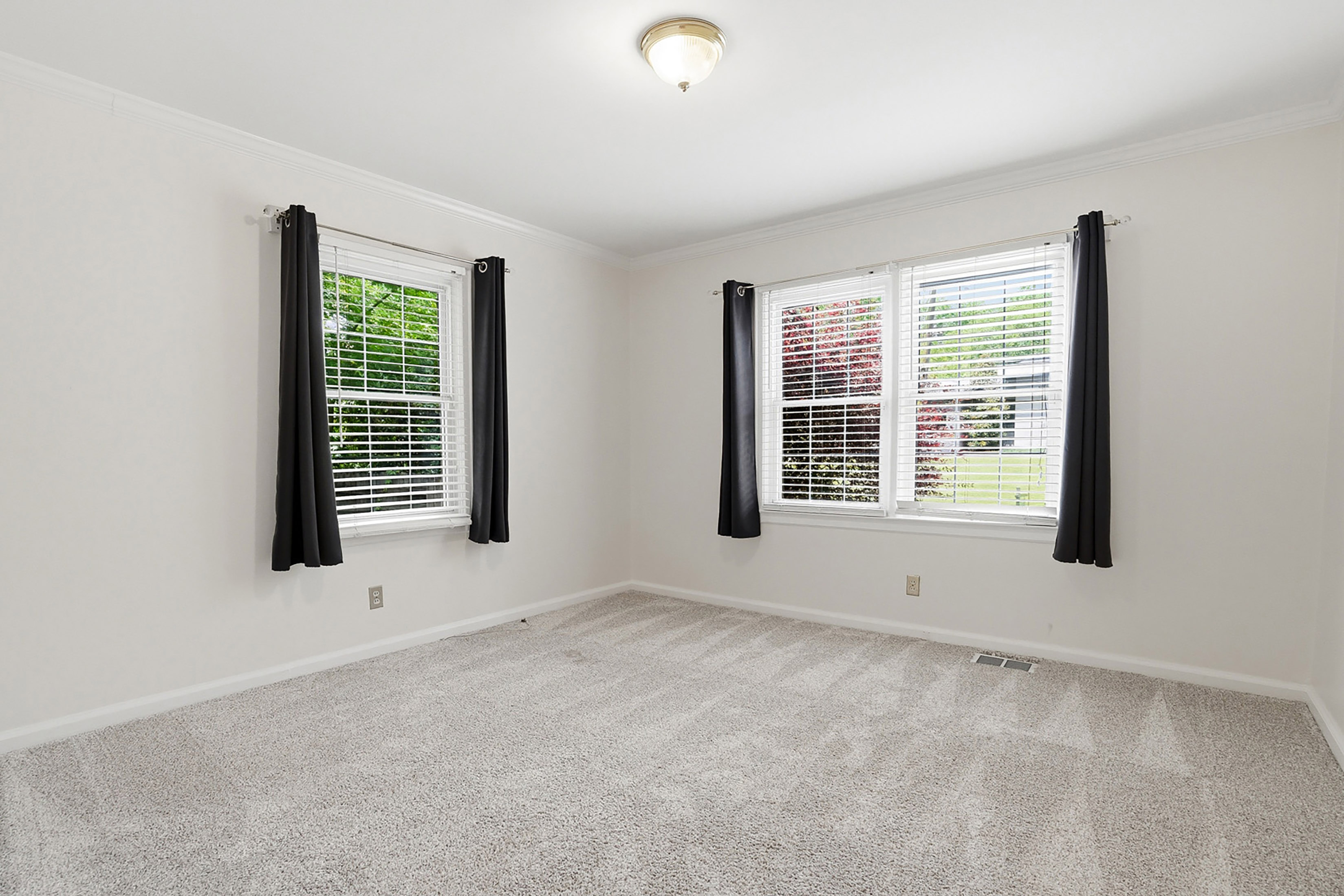  Incredible Deep Level Sought-After Lavista Park Lot - 物件實景