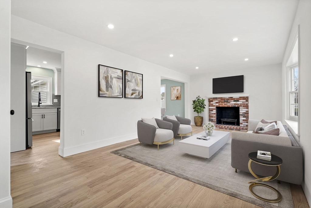 Boston, Massachusetts, 02132, United States, 3 Bedrooms Bedrooms, ,2 BathroomsBathrooms,Residential,For Sale,1898470