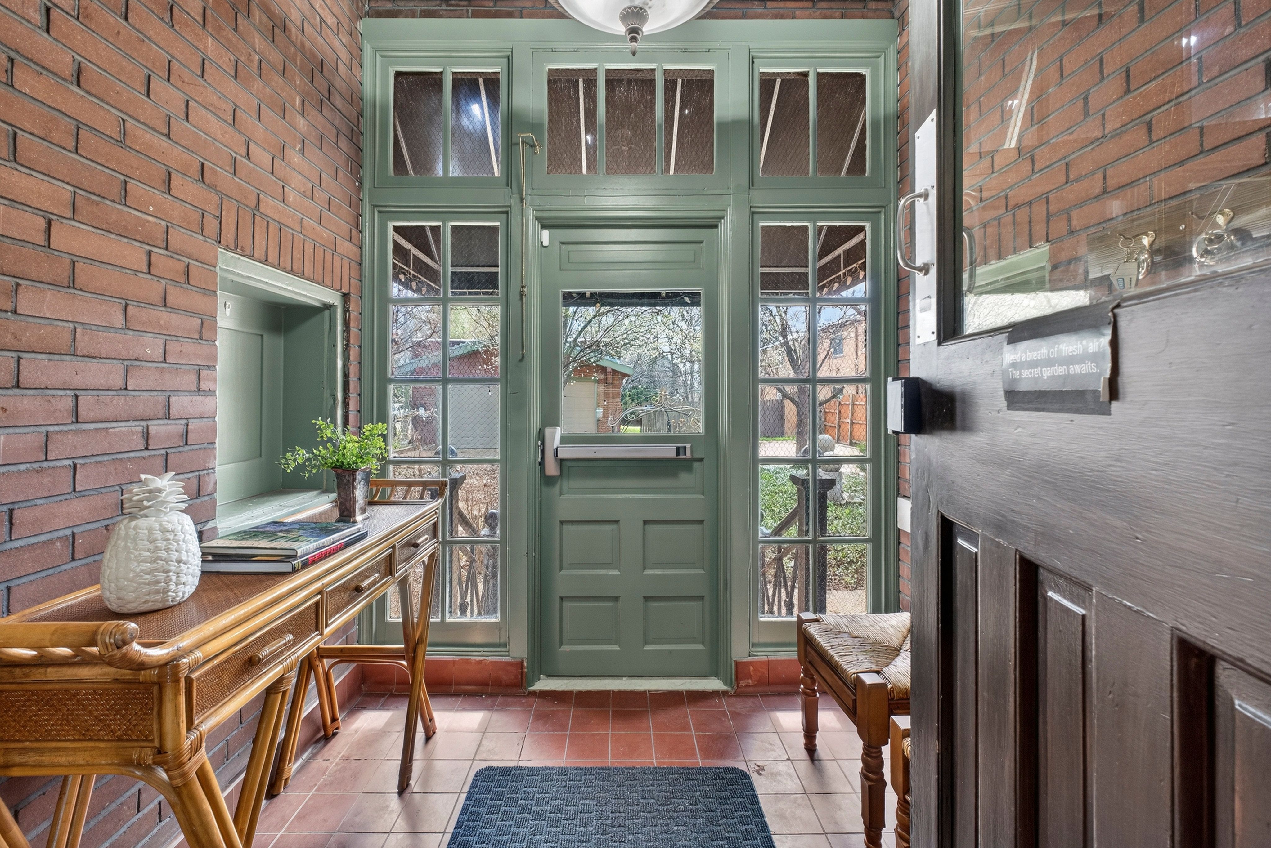  Historic Charm Meets Modern Versatility in Premier Residence - 物件實景