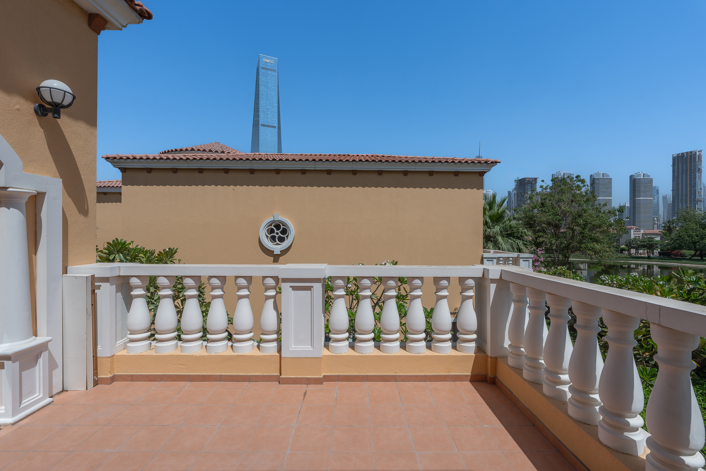  Stylish Semi-Upgraded Villa in Jumeirah Park - 物件實景