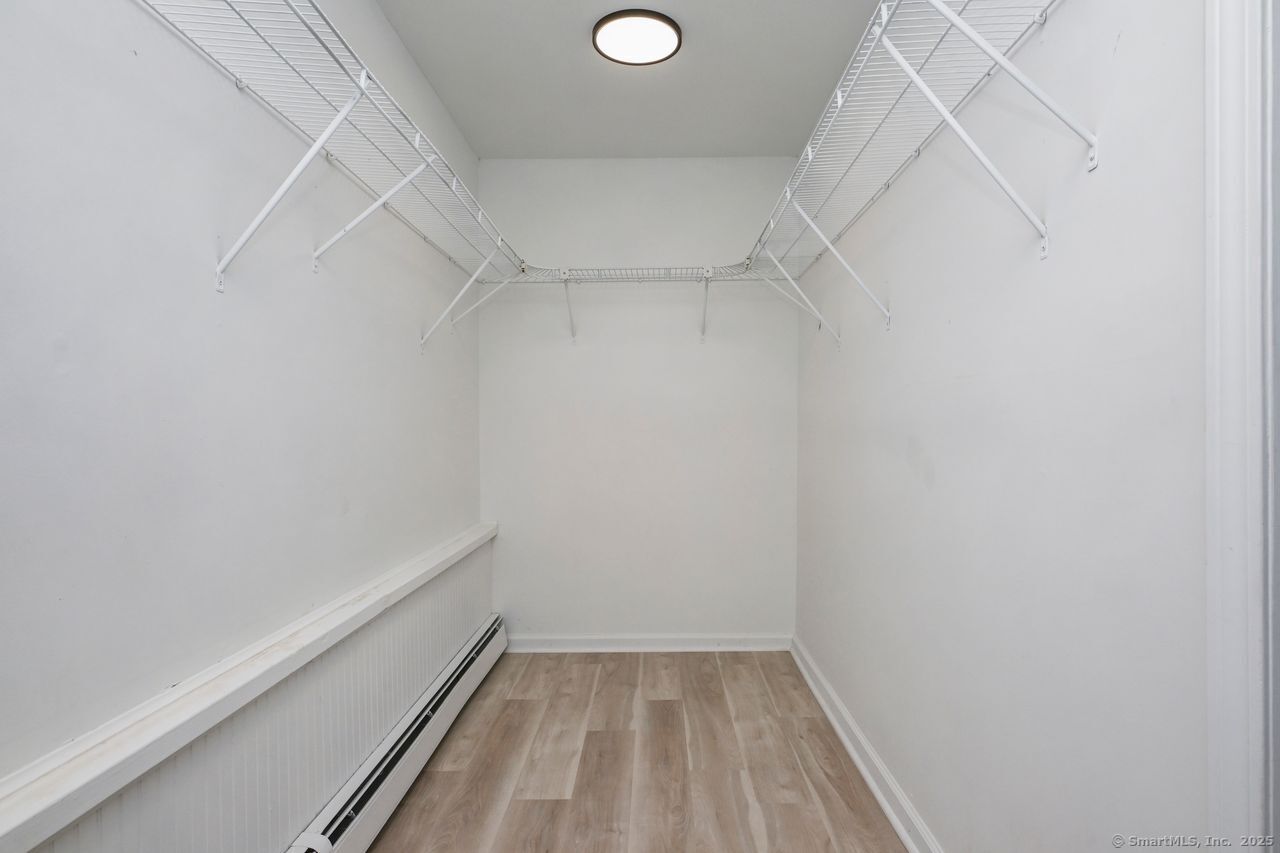 Wallingford, Connecticut, 06492, United States, 6 Bedrooms Bedrooms, ,4 BathroomsBathrooms,Residential,For Sale,1989730