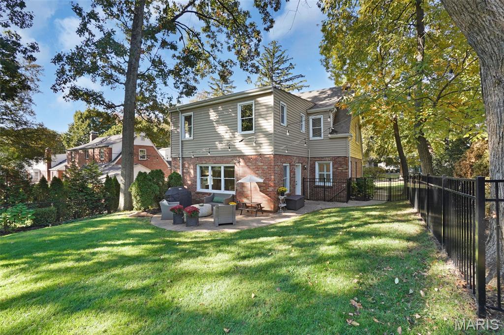 Warson Woods, Missouri, 63122, United States, 4 Bedrooms Bedrooms, ,3 BathroomsBathrooms,Residential,For Sale,1987966