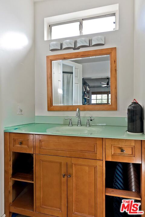 Los Angeles, California, 90008, United States, 4 Bedrooms Bedrooms, ,3 BathroomsBathrooms,Residential,For Sale,2001636