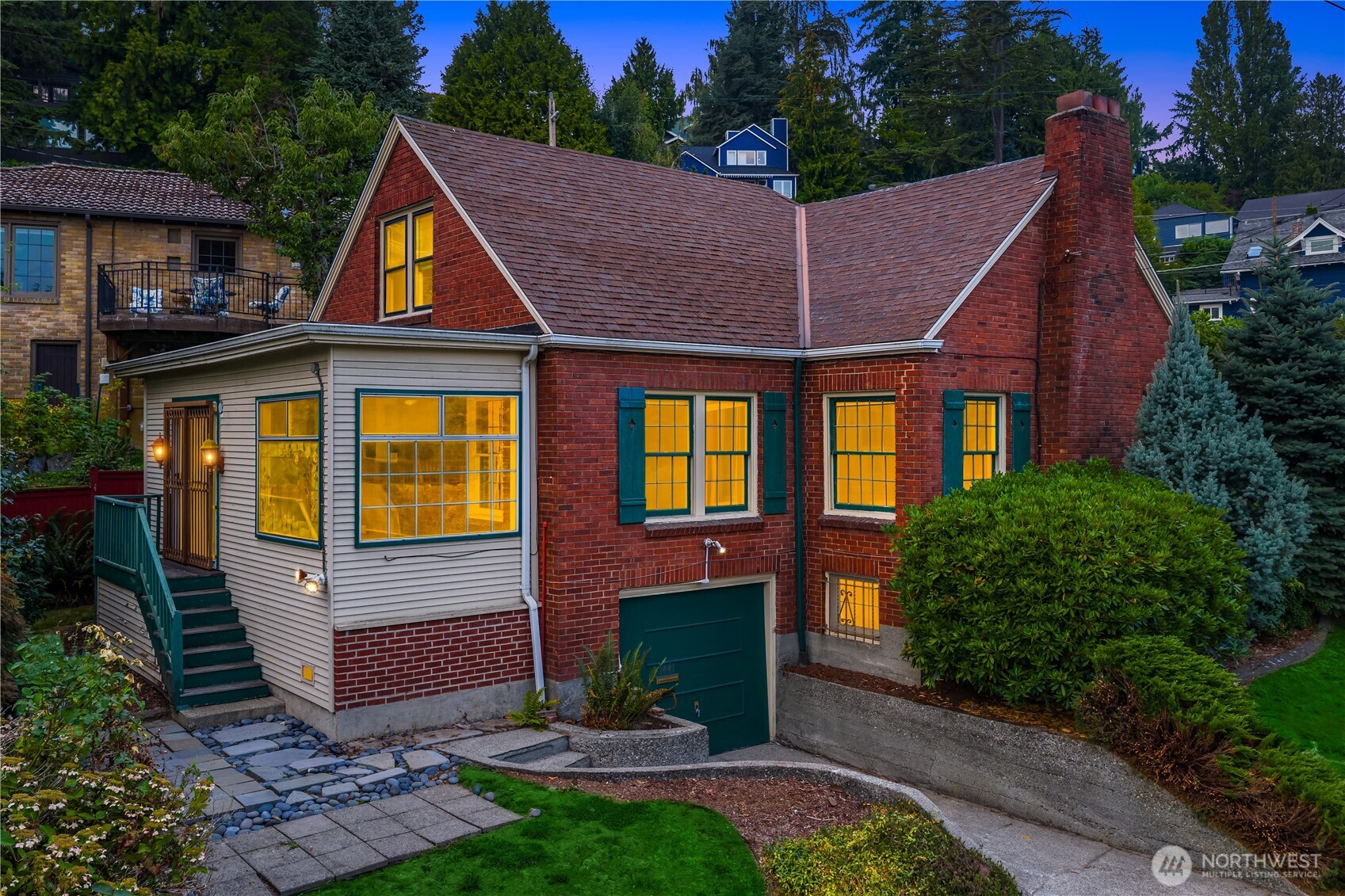 Seattle, Washington, 98122, United States, 3 Bedrooms Bedrooms, ,2 BathroomsBathrooms,Residential,For Sale,1987747