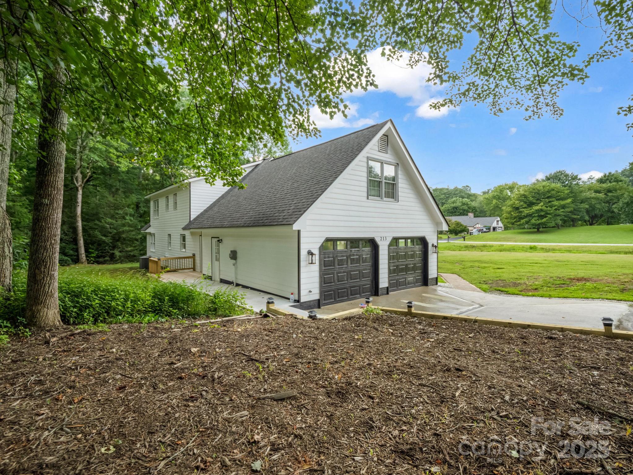 Hendersonville, North Carolina, 28791, United States, 4 Bedrooms Bedrooms, ,3 BathroomsBathrooms,Residential,For Sale,1973922